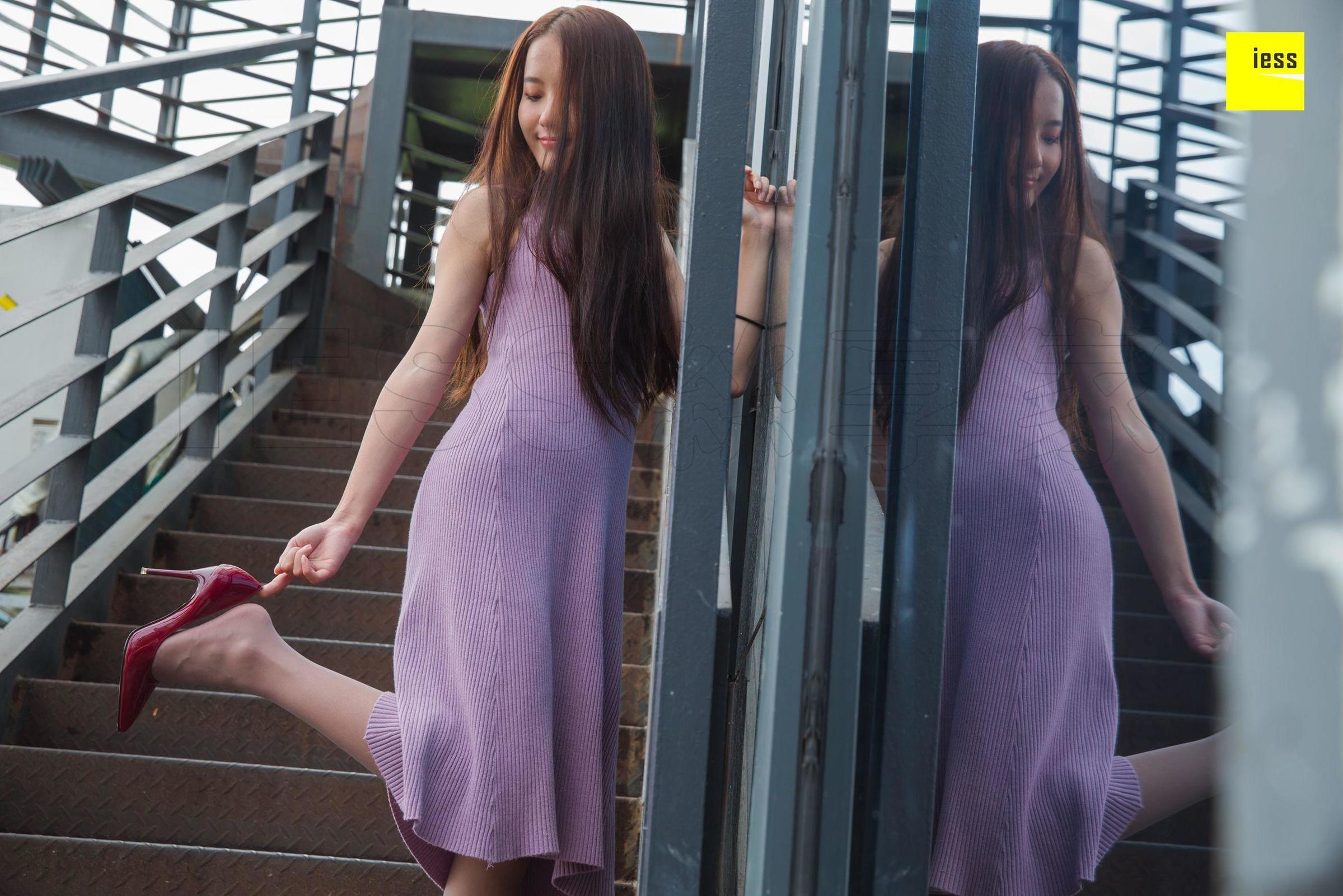 [IESS异思趣向]  婉萍 《婉萍祝大家元旦快乐》丝袜美腿写真套图[97](第41页)