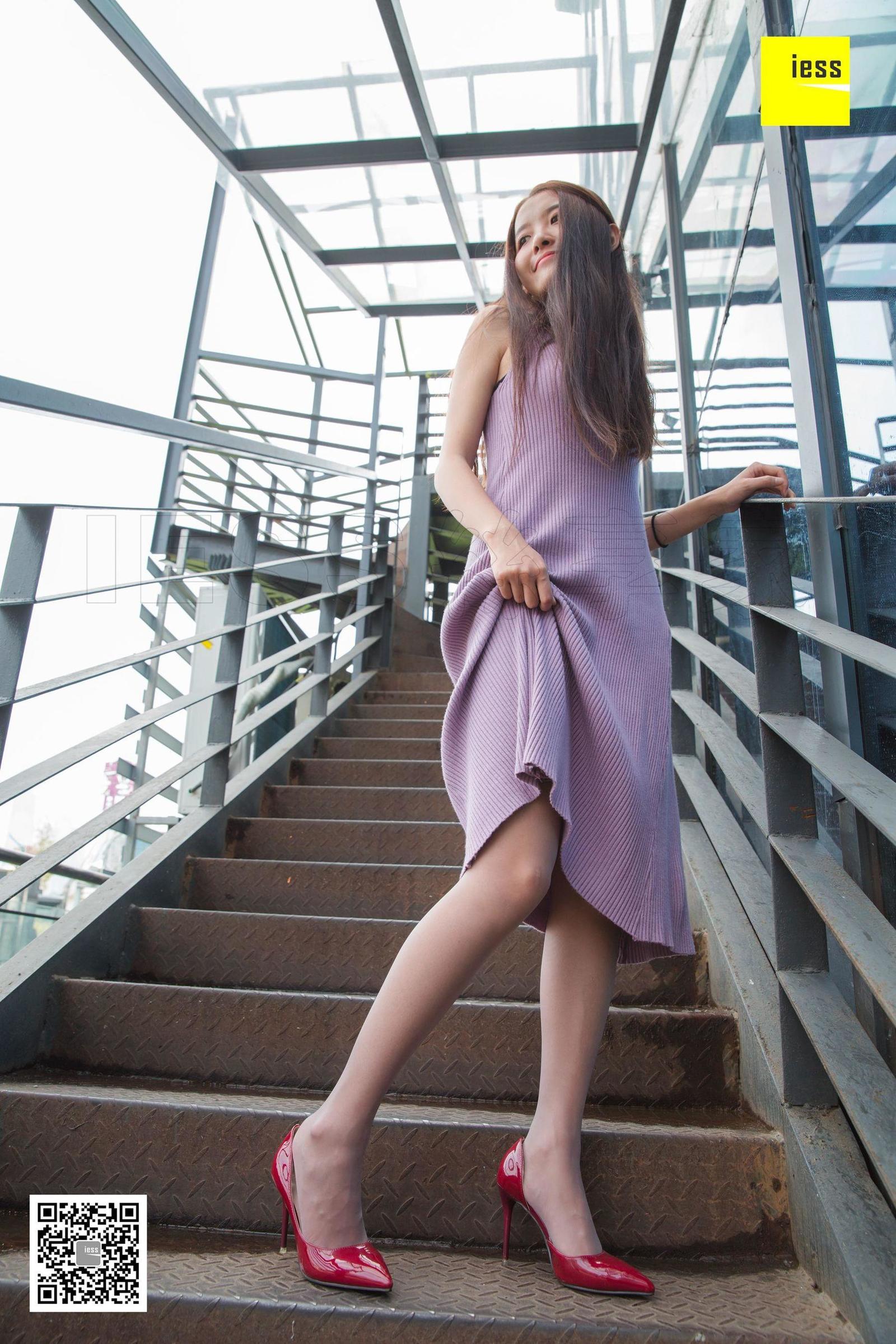 [IESS异思趣向]  婉萍 《婉萍祝大家元旦快乐》丝袜美腿写真套图[97](第91页)