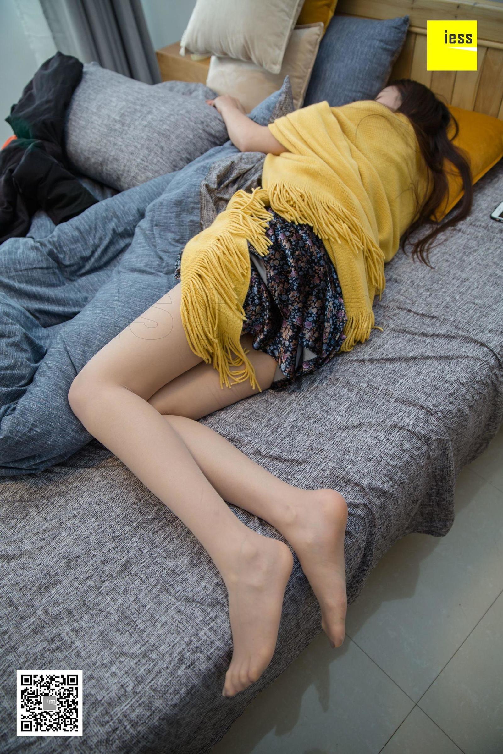 [IESS异思趣向]  九妹 《刚起床的九妹》丝袜美腿写真套图[90](第25页)