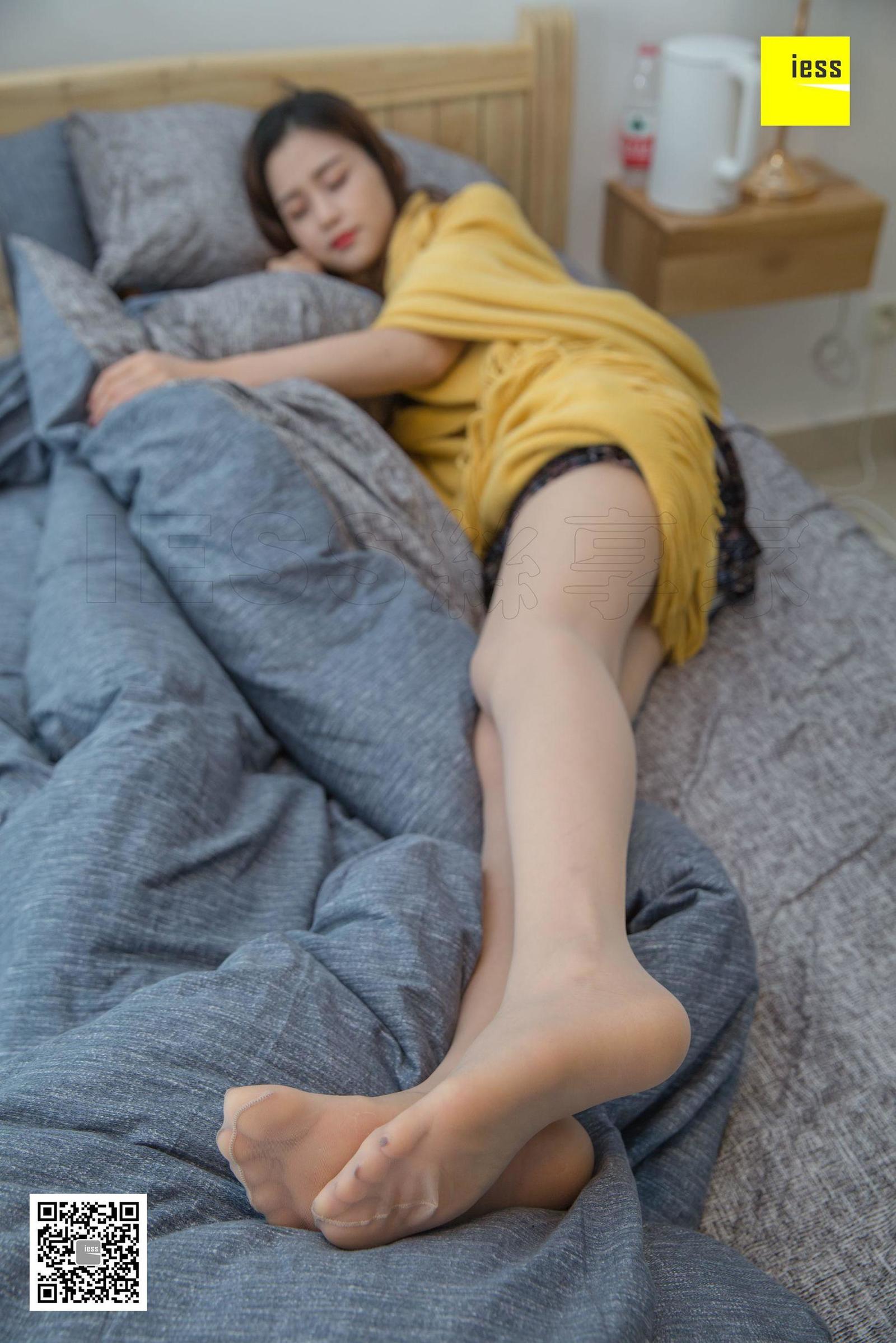 [IESS异思趣向]  九妹 《刚起床的九妹》丝袜美腿写真套图[90](第33页)