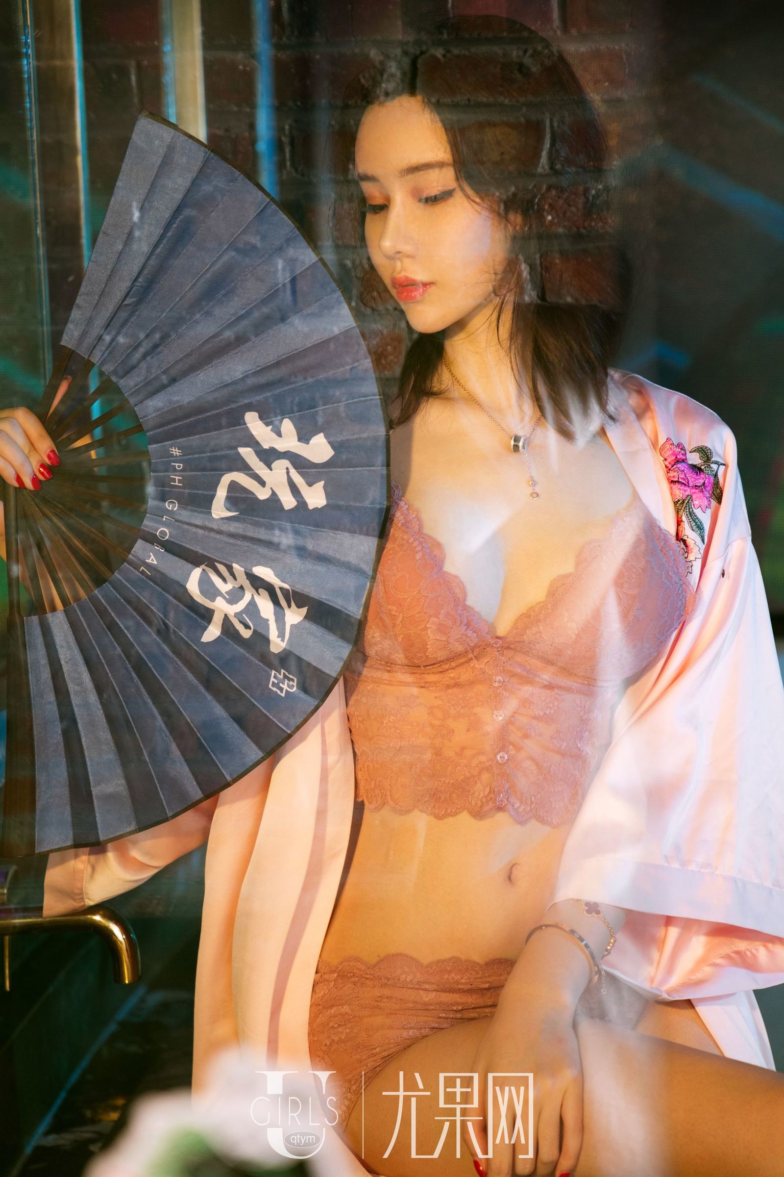 [Ugirls尤果网] T036 Amanda&萌琪琪&夏玲蔓&葵皇&萱宸 - 猎艳[65](第27页)