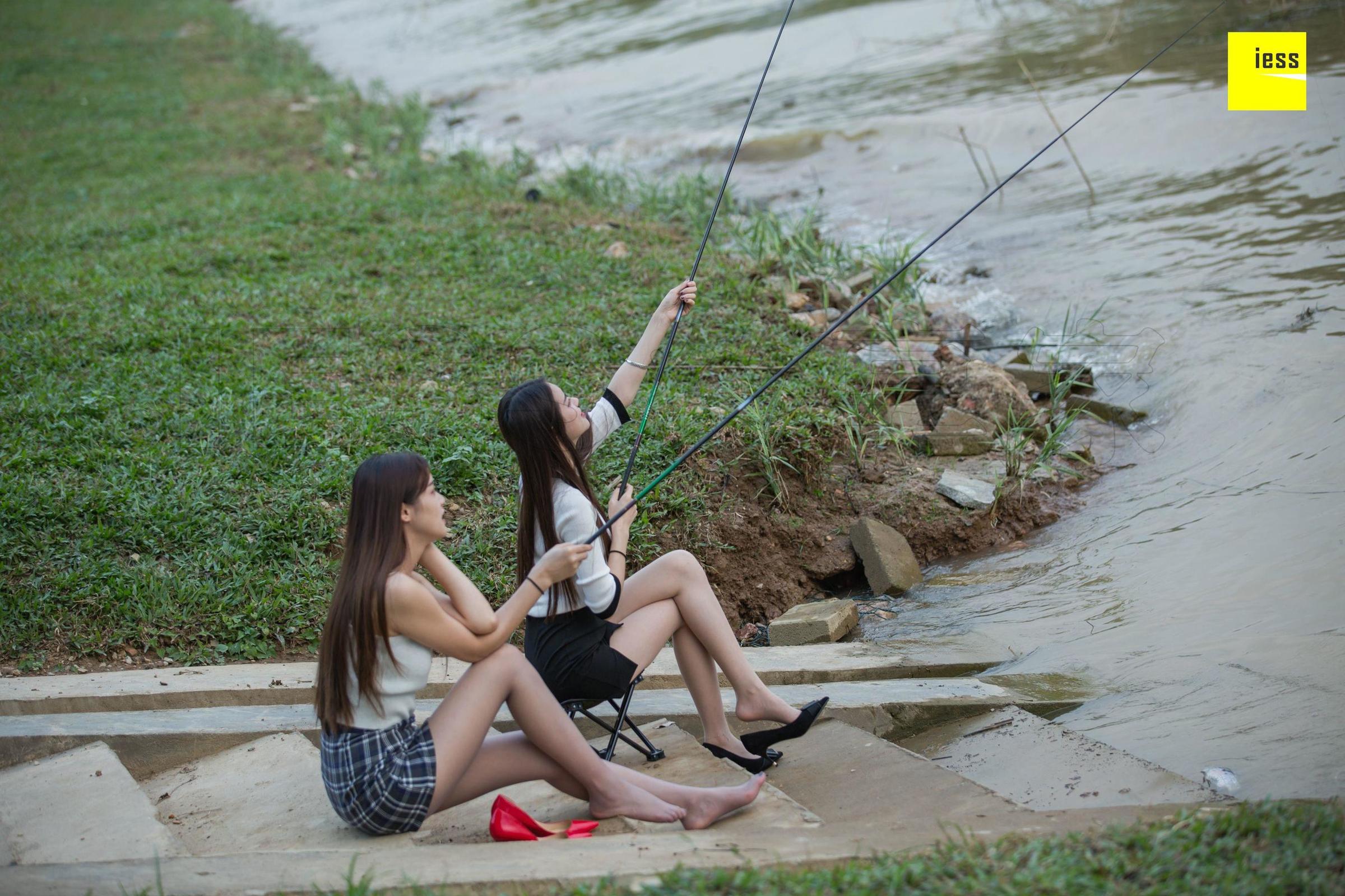 [IESS异思趣向]  佳佳&九妹 《钓鱼还是钓丝？》丝袜写真套图[97](第28页)