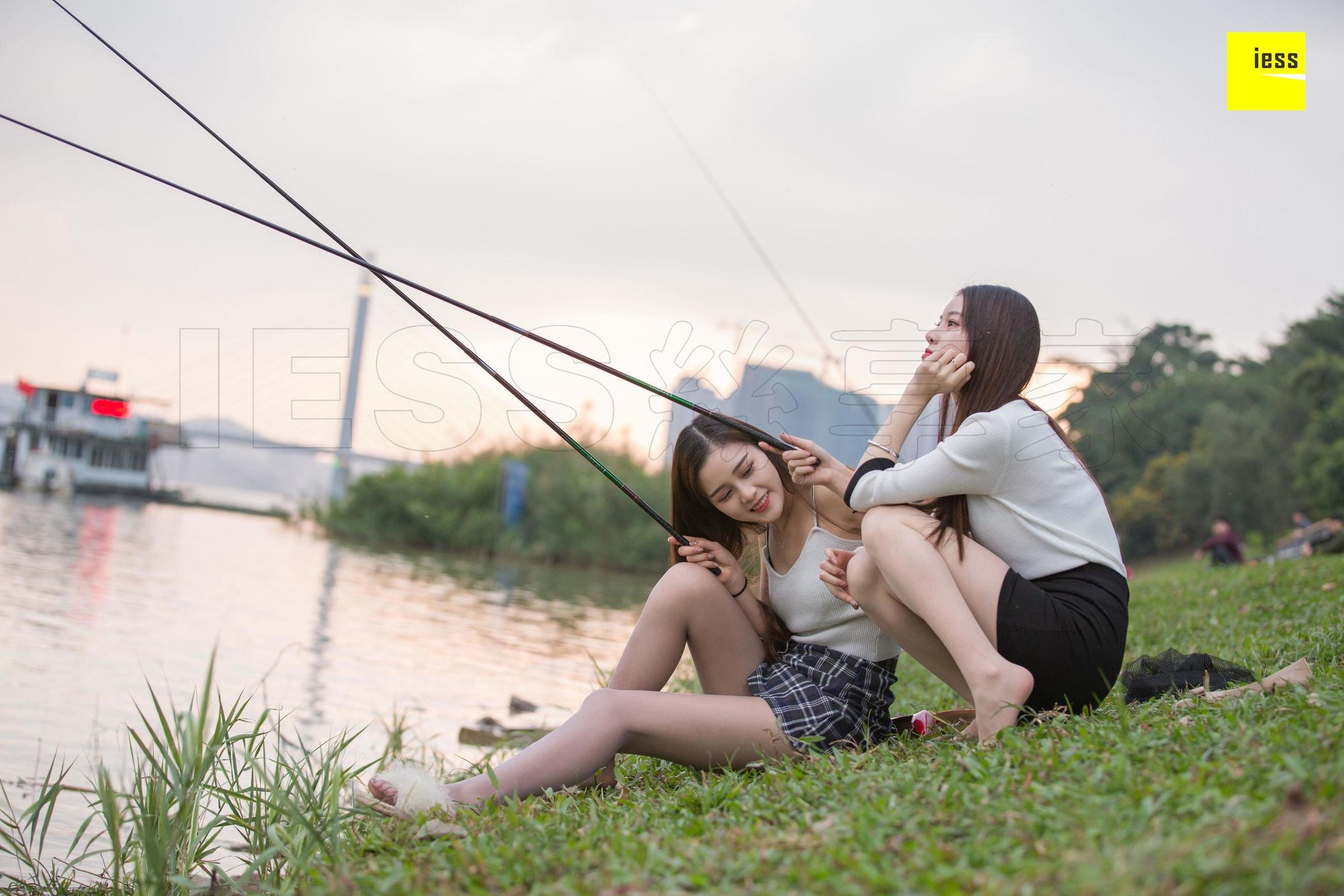 [IESS异思趣向]  佳佳&九妹 《钓鱼还是钓丝？》丝袜写真套图[97](第75页)
