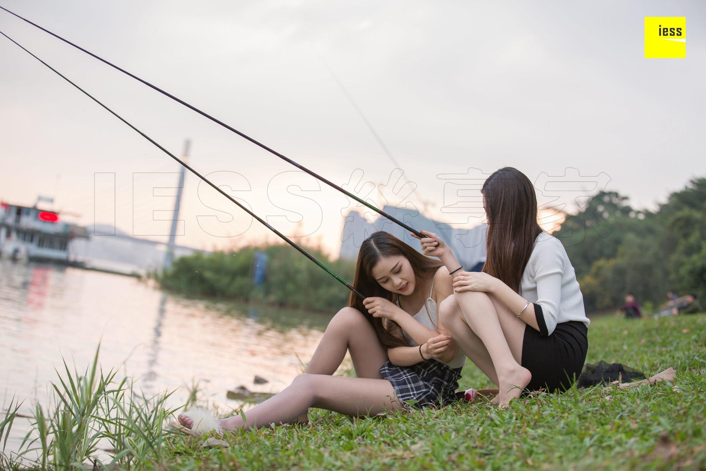 [IESS异思趣向]  佳佳&九妹 《钓鱼还是钓丝？》丝袜写真套图[97](第77页)