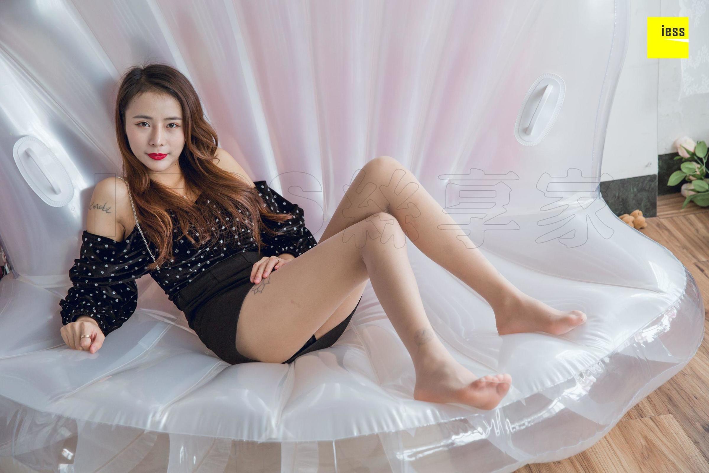 [IESS异思趣向] 小韩 《天使也爱肉丝》丝袜美腿写真套图[94](第66页)