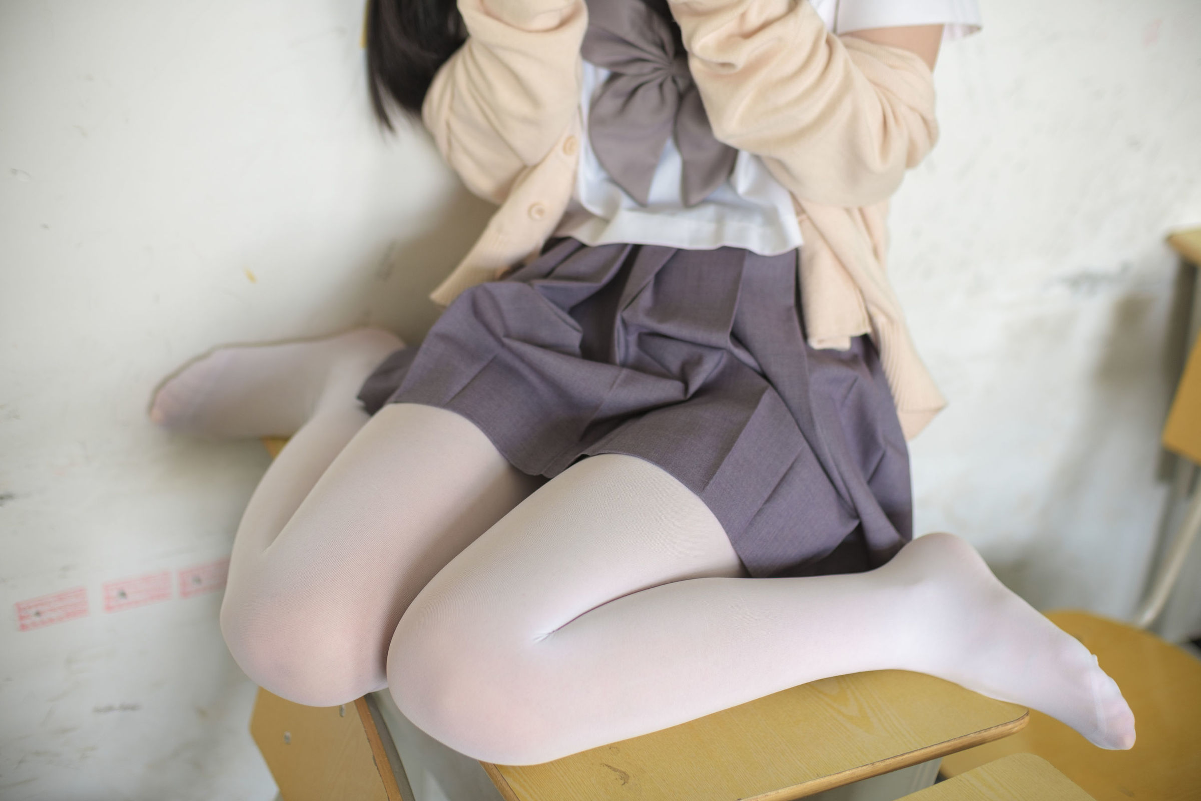 [森萝财团-萝莉丝袜写真] X-017 JK校服白丝[99](第43页)