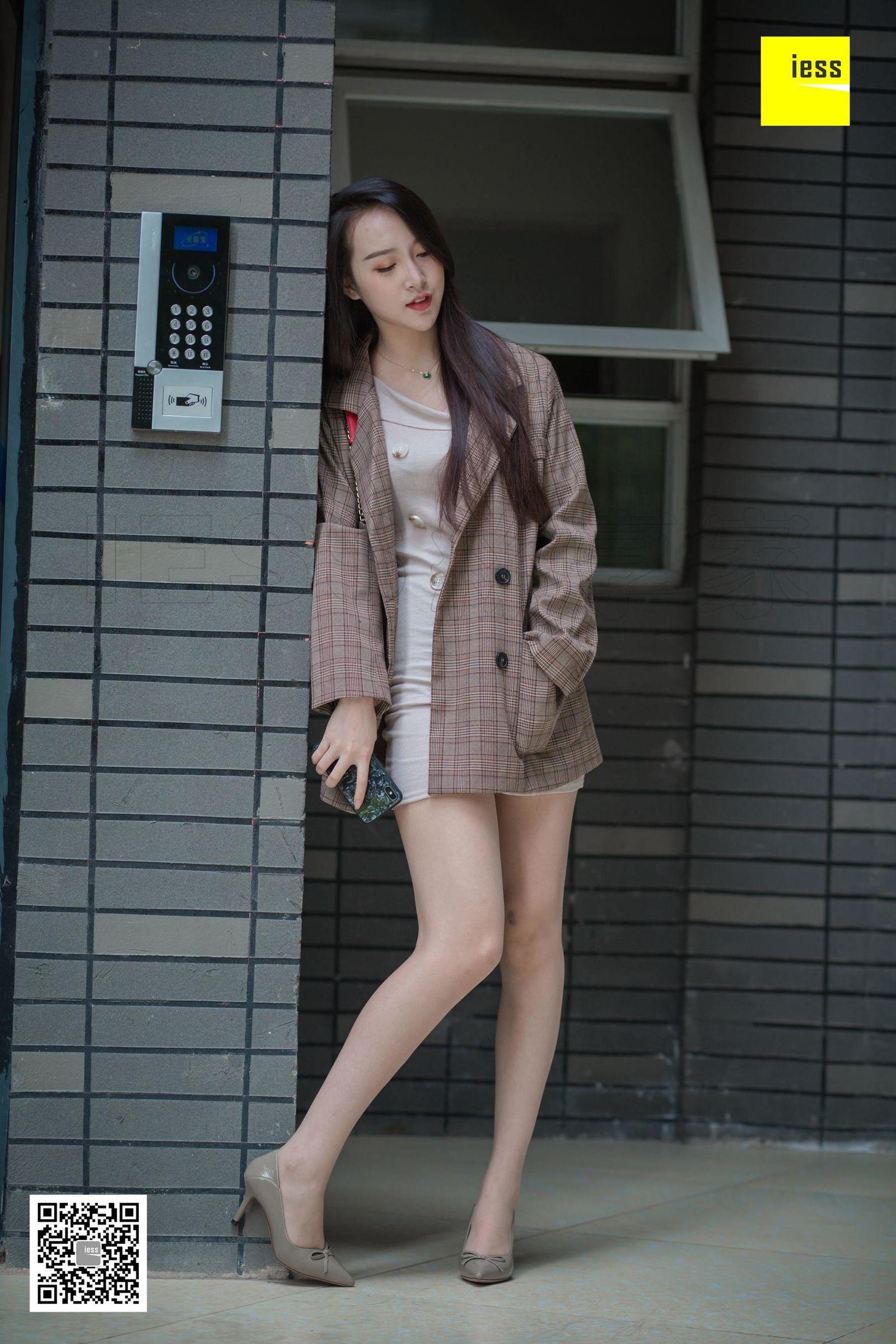 [IESS异思趣向]  云芝 《小区楼下偶遇云芝》丝袜美腿写真套图[90](第10页)