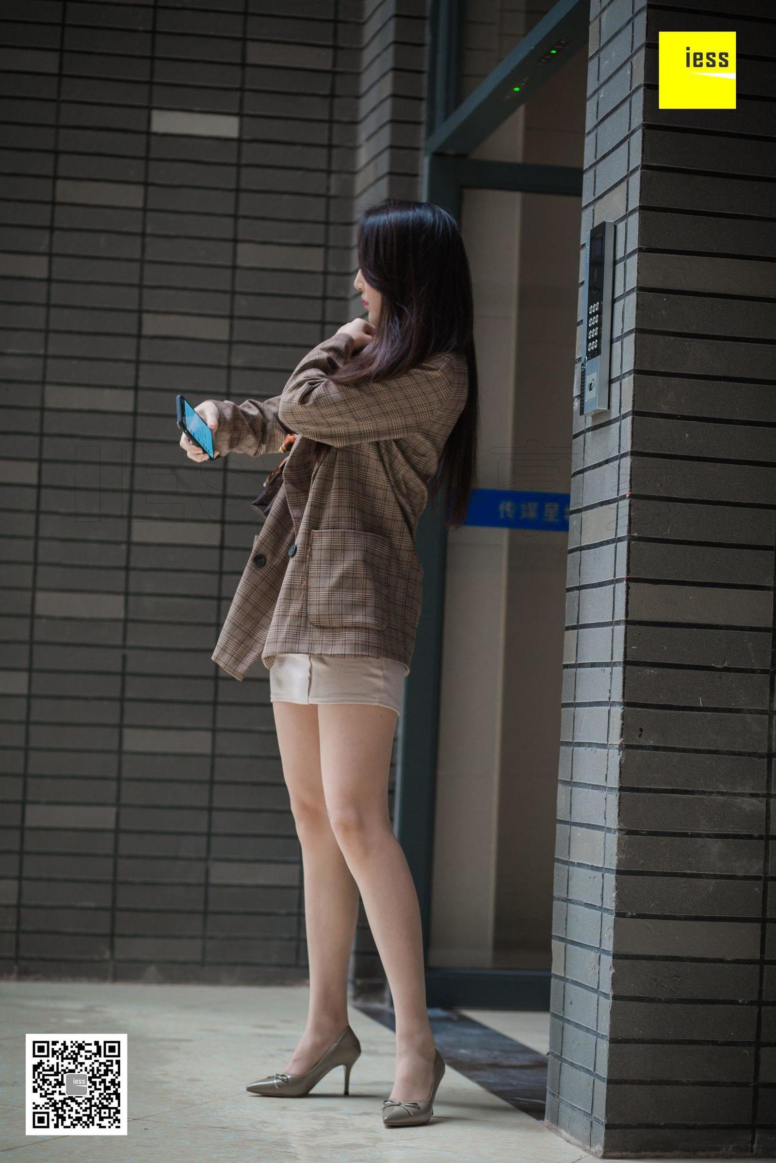 [IESS异思趣向]  云芝 《小区楼下偶遇云芝》丝袜美腿写真套图[90](第13页)