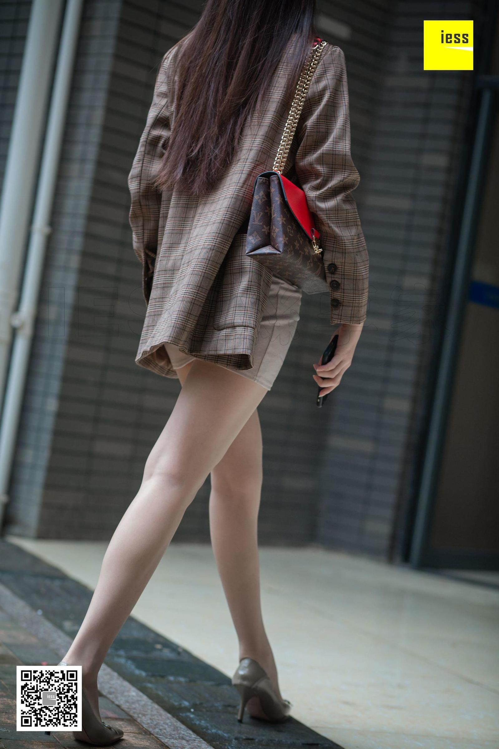 [IESS异思趣向]  云芝 《小区楼下偶遇云芝》丝袜美腿写真套图[90](第56页)