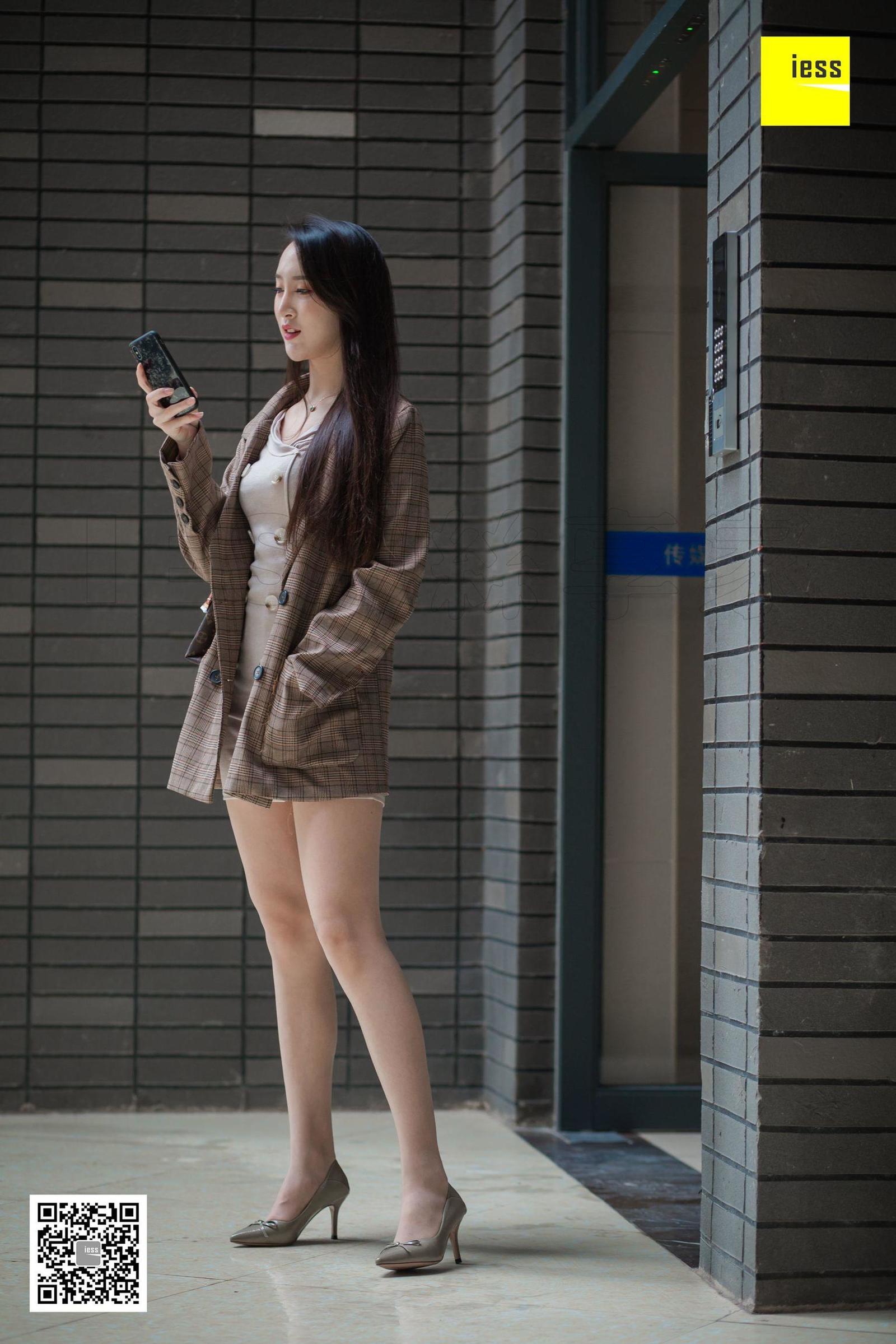 [IESS异思趣向]  云芝 《小区楼下偶遇云芝》丝袜美腿写真套图[90](第63页)