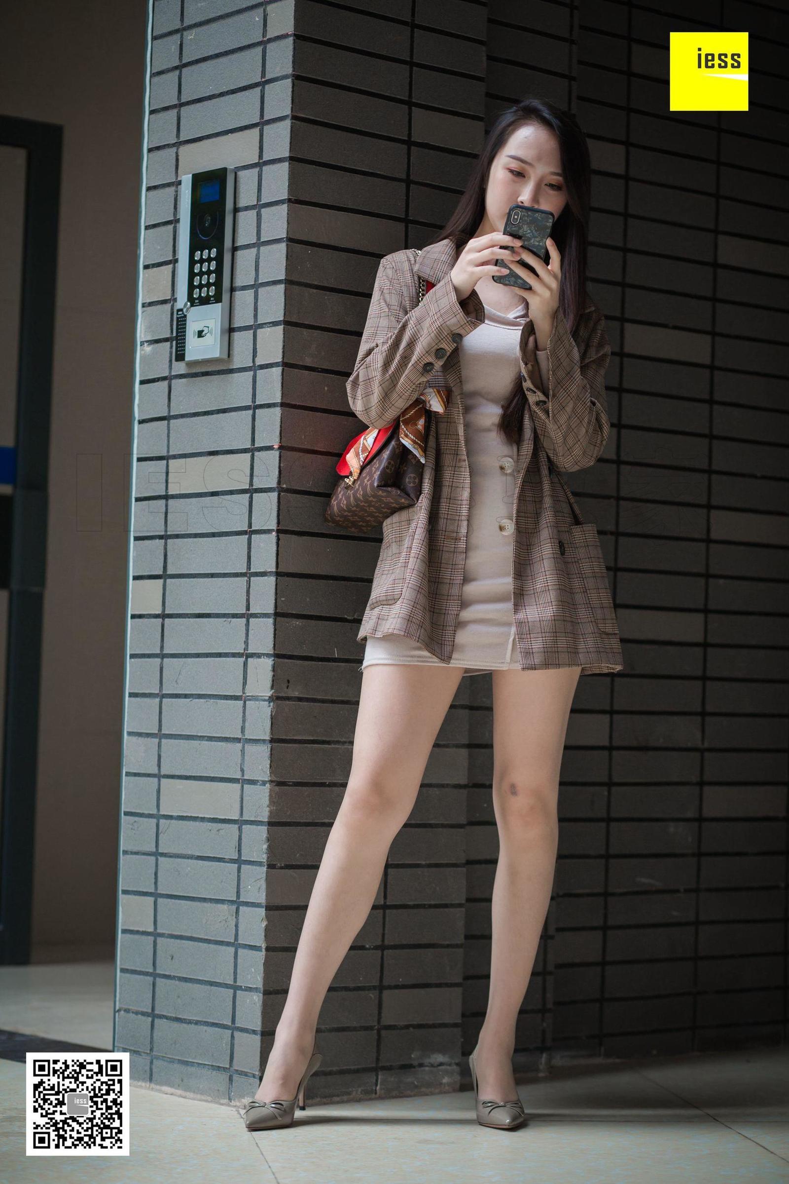 [IESS异思趣向]  云芝 《小区楼下偶遇云芝》丝袜美腿写真套图[90](第74页)