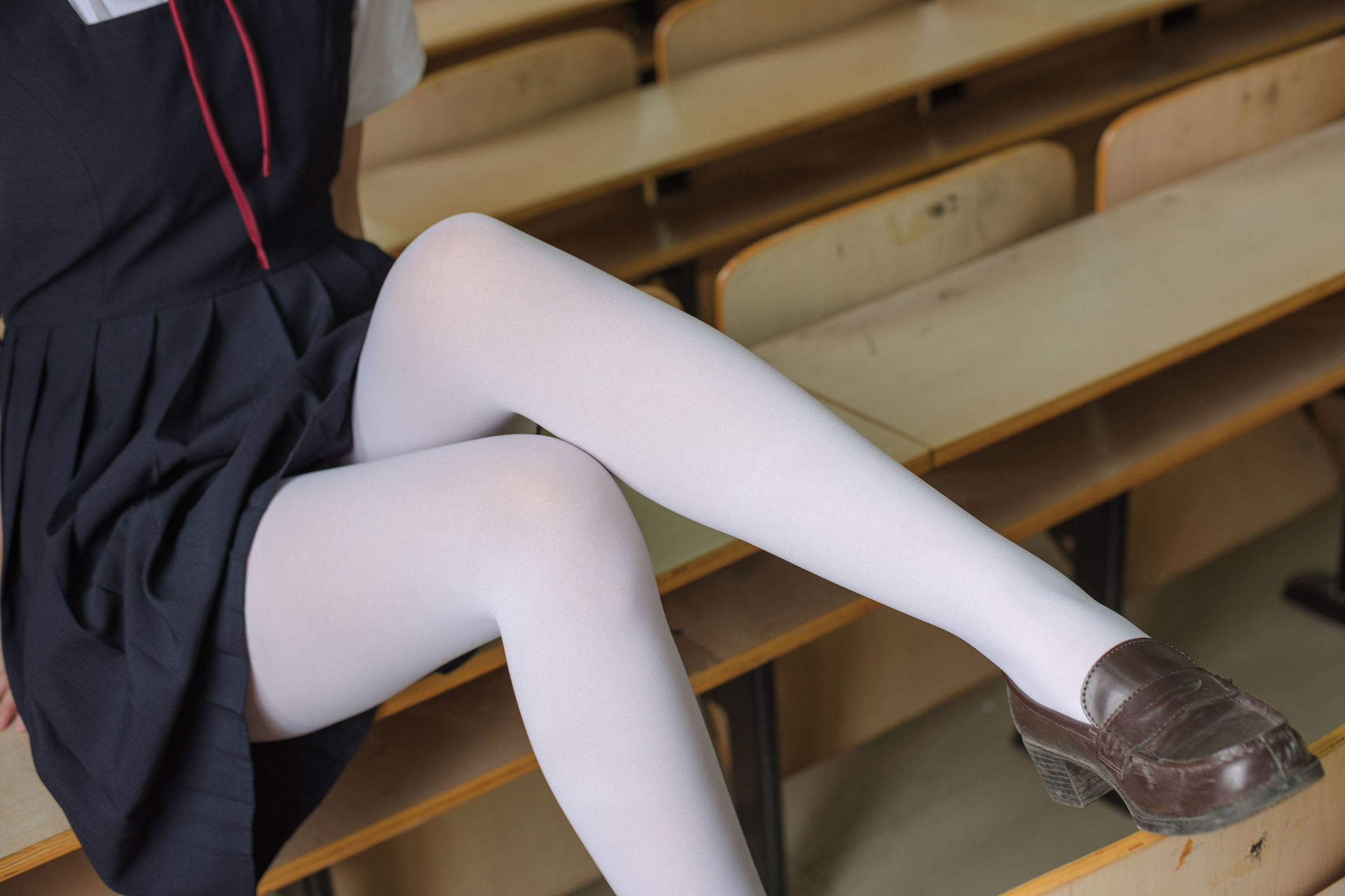 [森萝财团] X-027 教室JK白丝 萝莉丝袜写真套图[113](第90页)