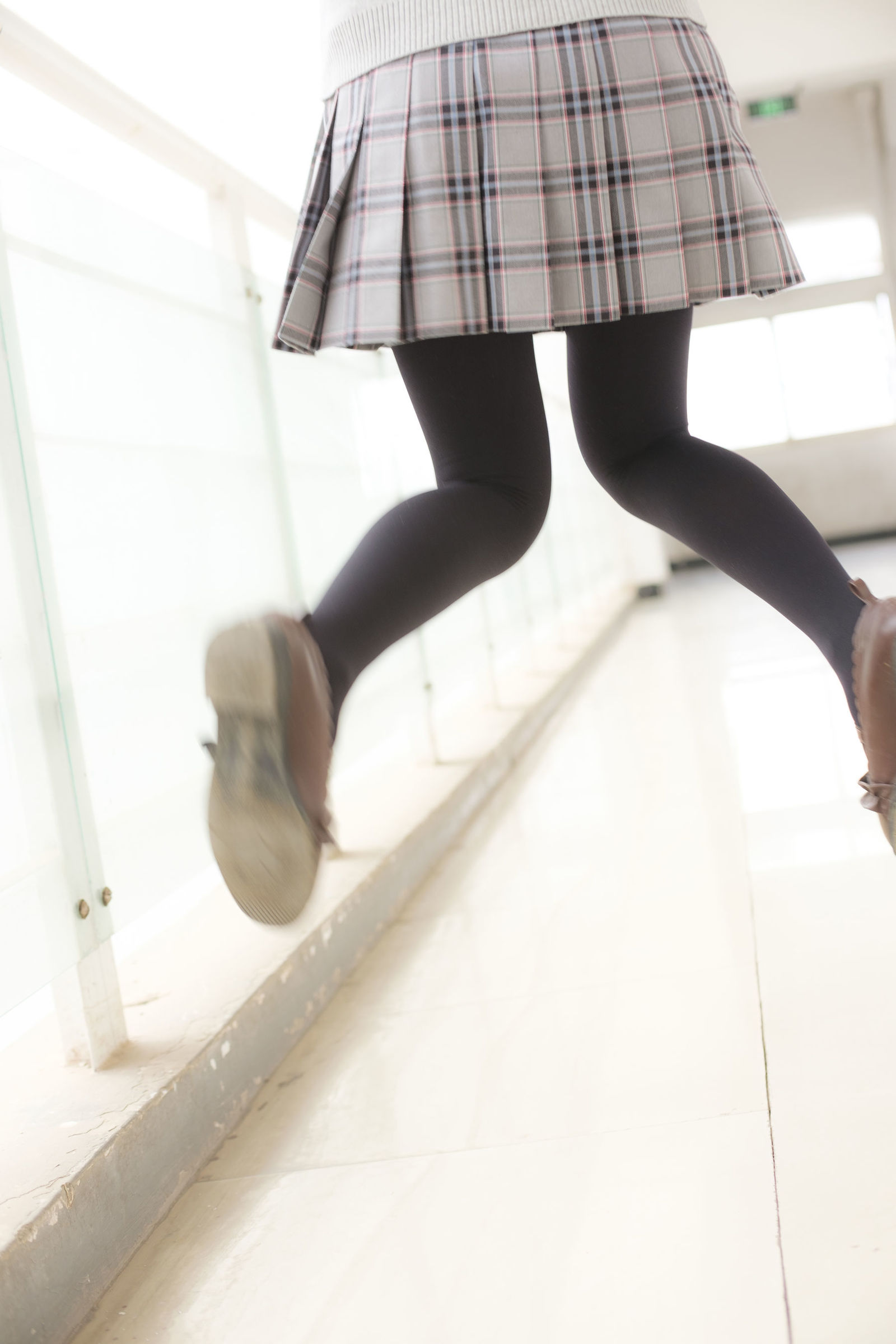 [森萝财团-萝莉丝袜写真] X-014 黑丝学妹美脚[116](第9页)