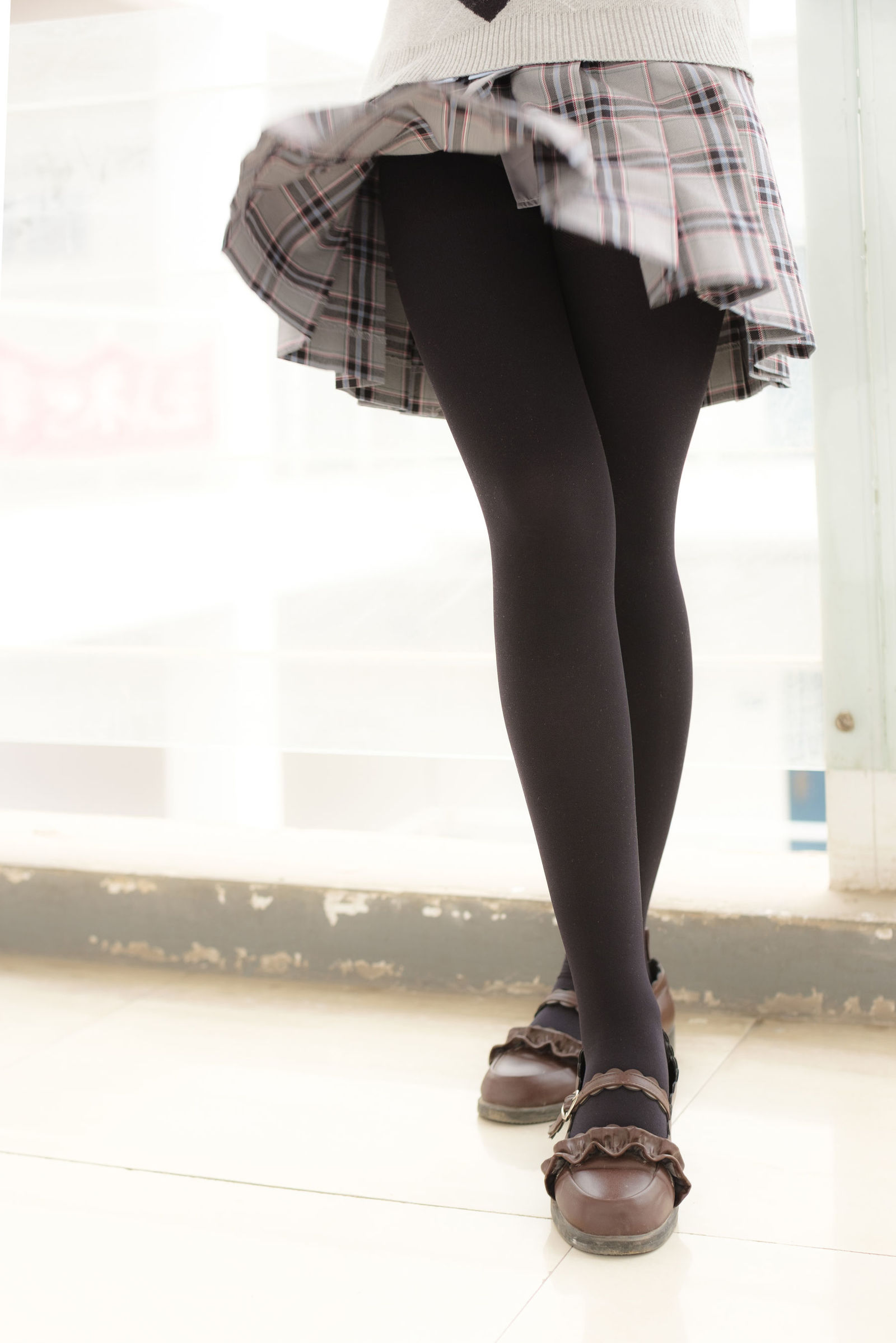 [森萝财团-萝莉丝袜写真] X-014 黑丝学妹美脚[116](第20页)