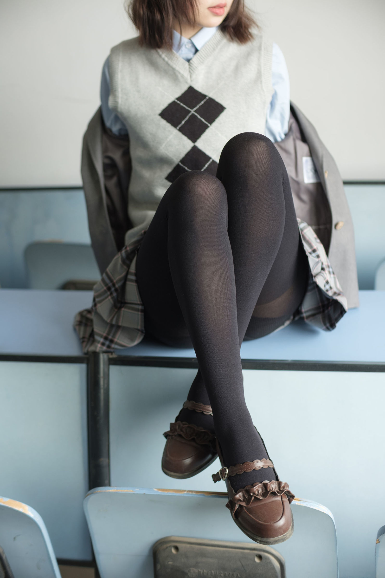 [森萝财团-萝莉丝袜写真] X-014 黑丝学妹美脚[116](第27页)