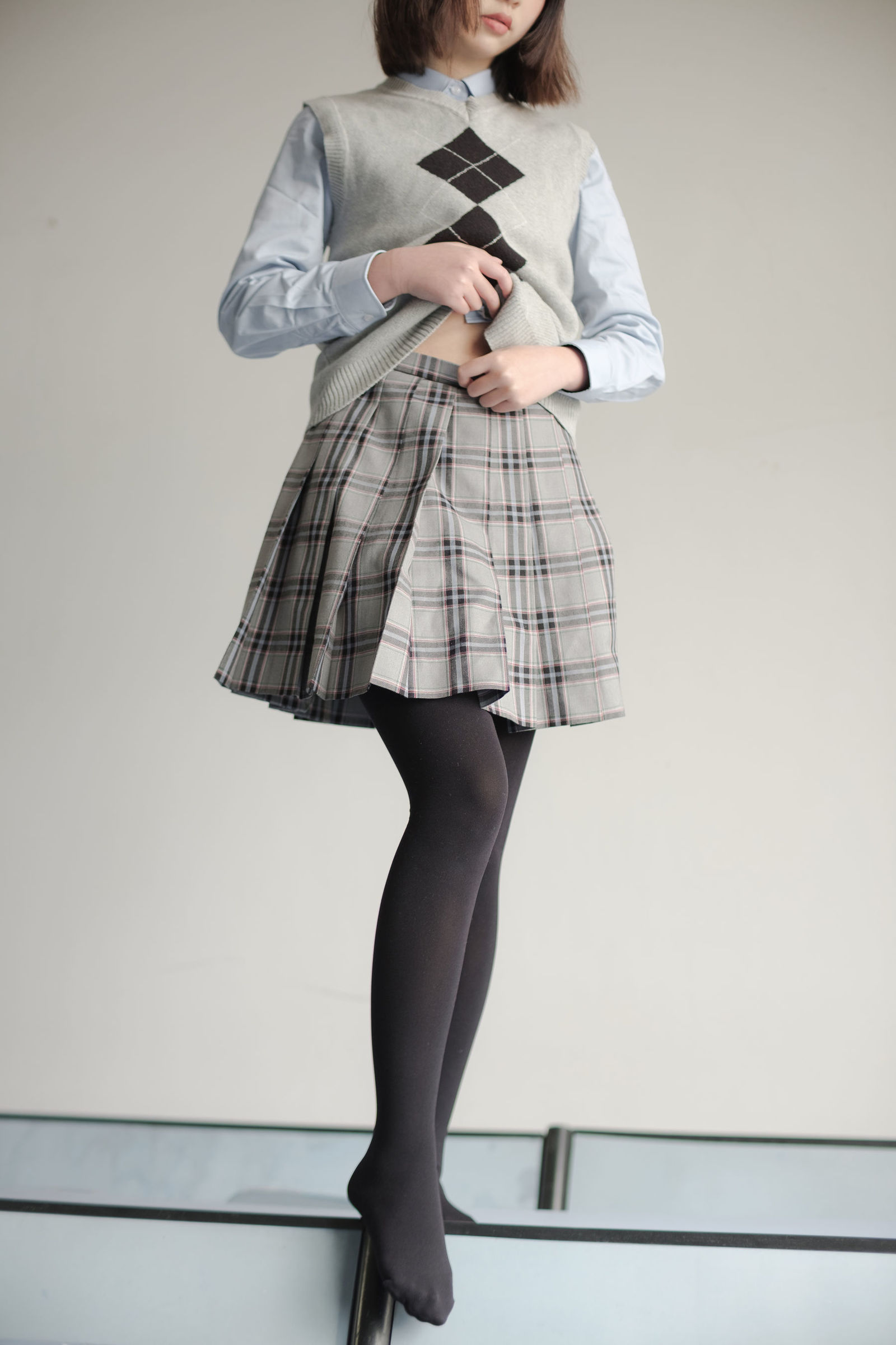 [森萝财团-萝莉丝袜写真] X-014 黑丝学妹美脚[116](第103页)