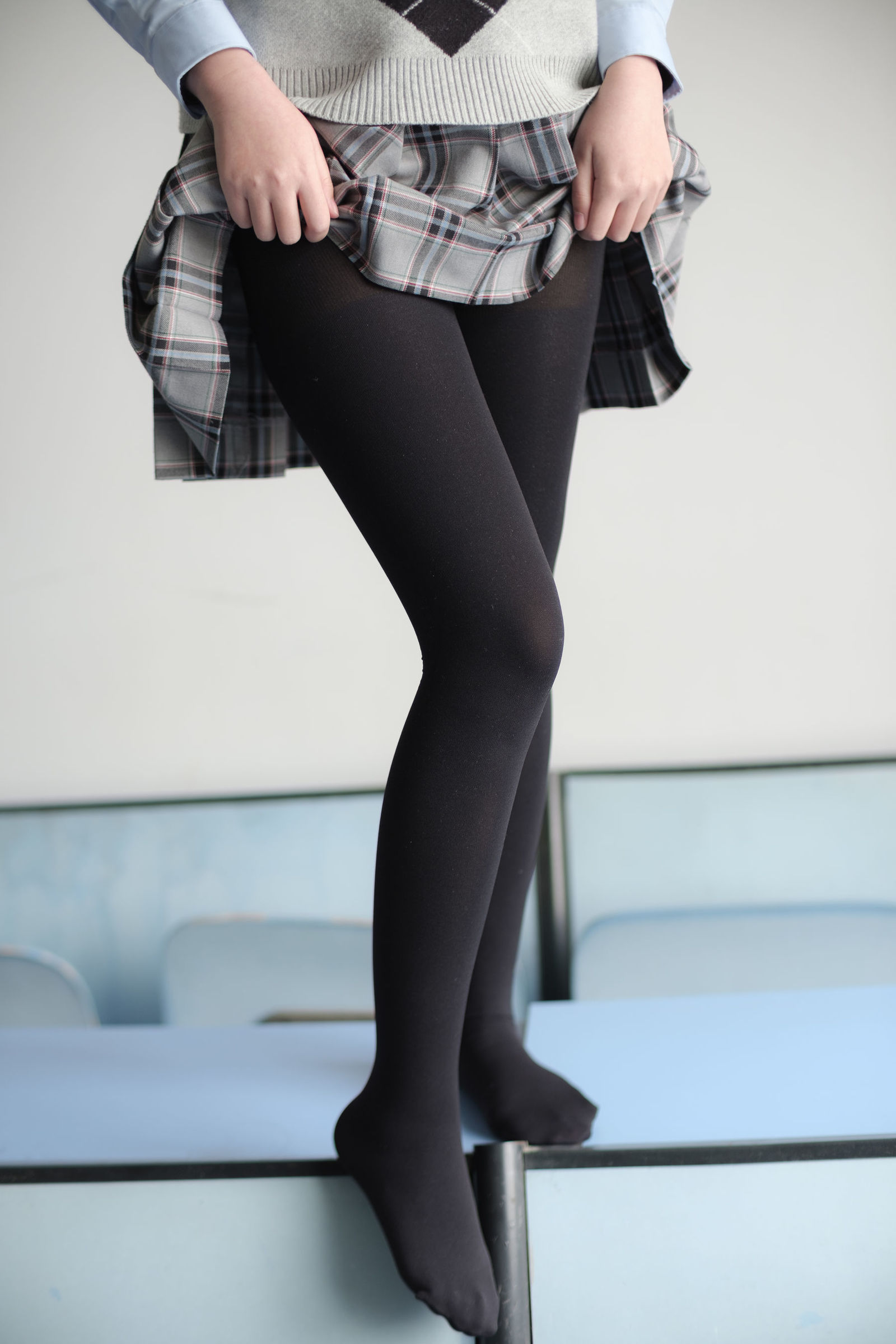 [森萝财团-萝莉丝袜写真] X-014 黑丝学妹美脚[116](第107页)