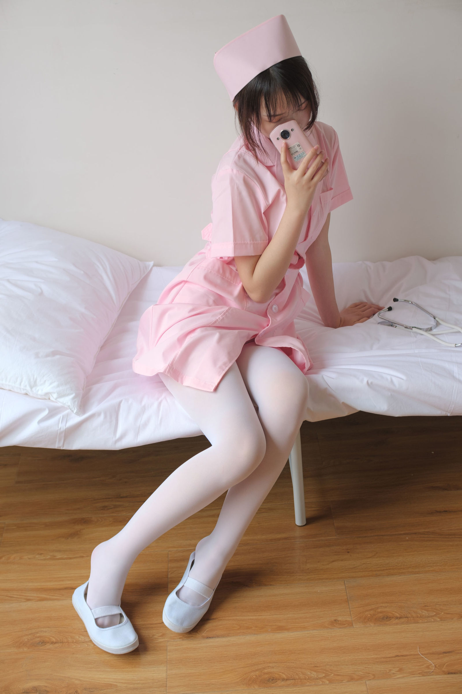 [森萝财团-萝莉丝袜写真] X-021 护士妹妹穿白丝[167](第14页)