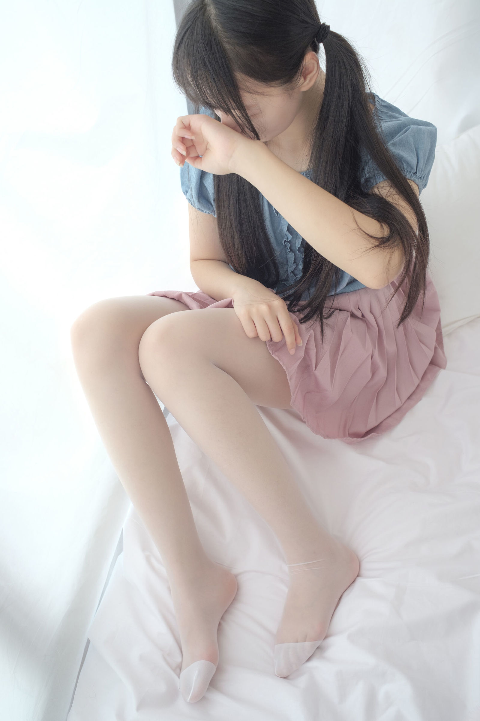 [森萝财团-萝莉丝袜写真] X-019 肉丝换白丝[103](第12页)