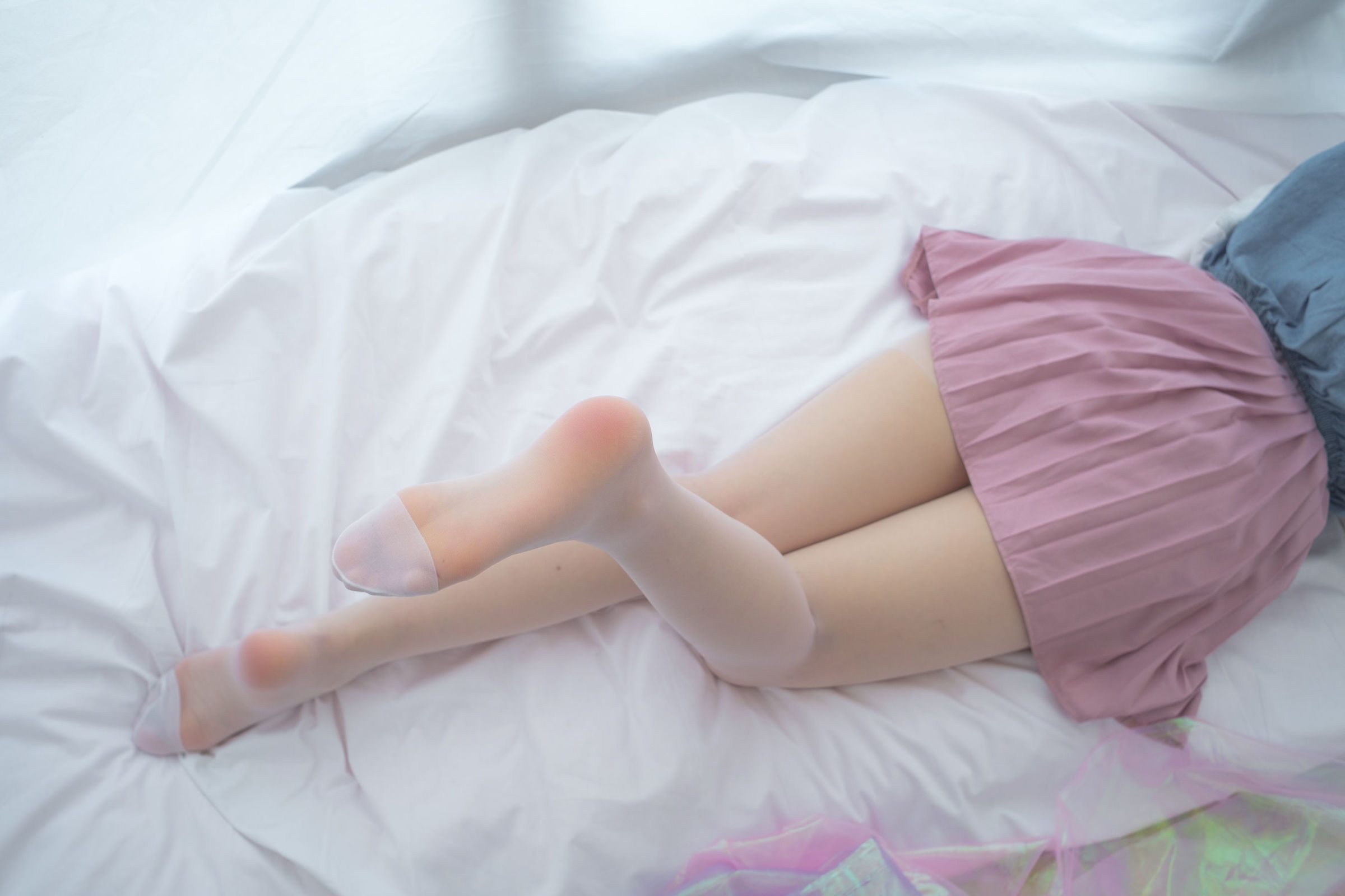 [森萝财团-萝莉丝袜写真] X-019 肉丝换白丝[103](第49页)