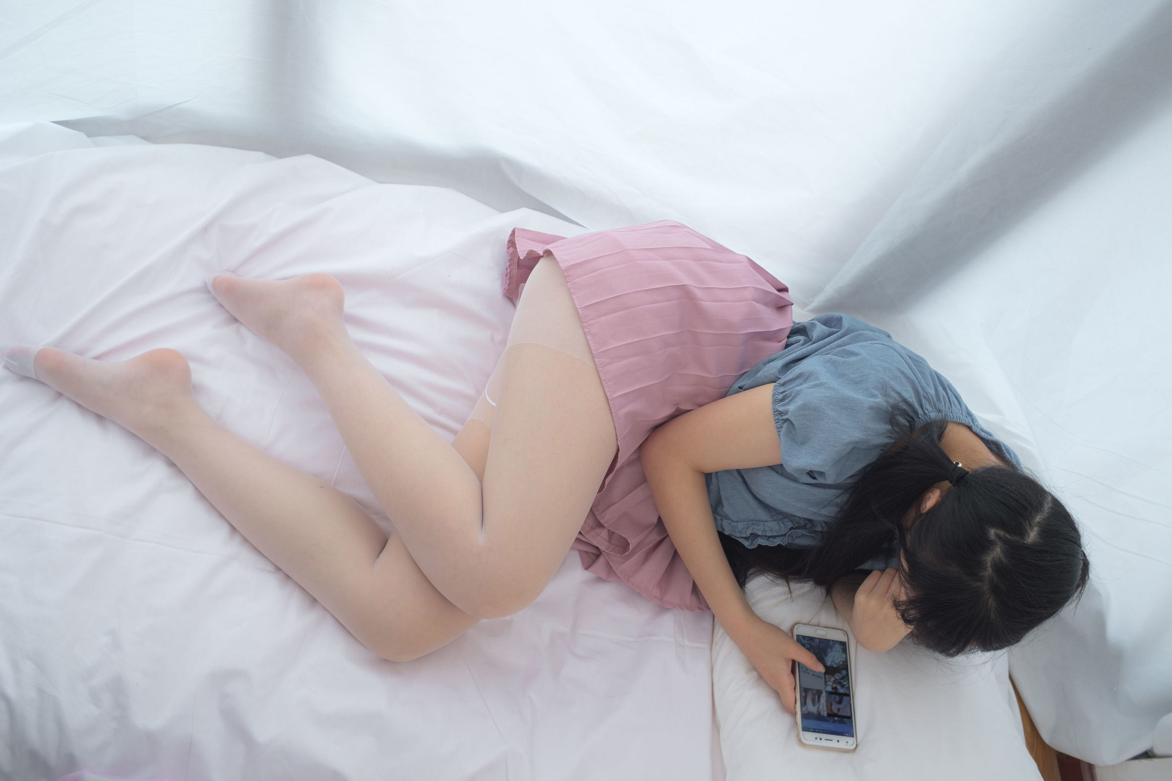 [森萝财团-萝莉丝袜写真] X-019 肉丝换白丝[103](第60页)