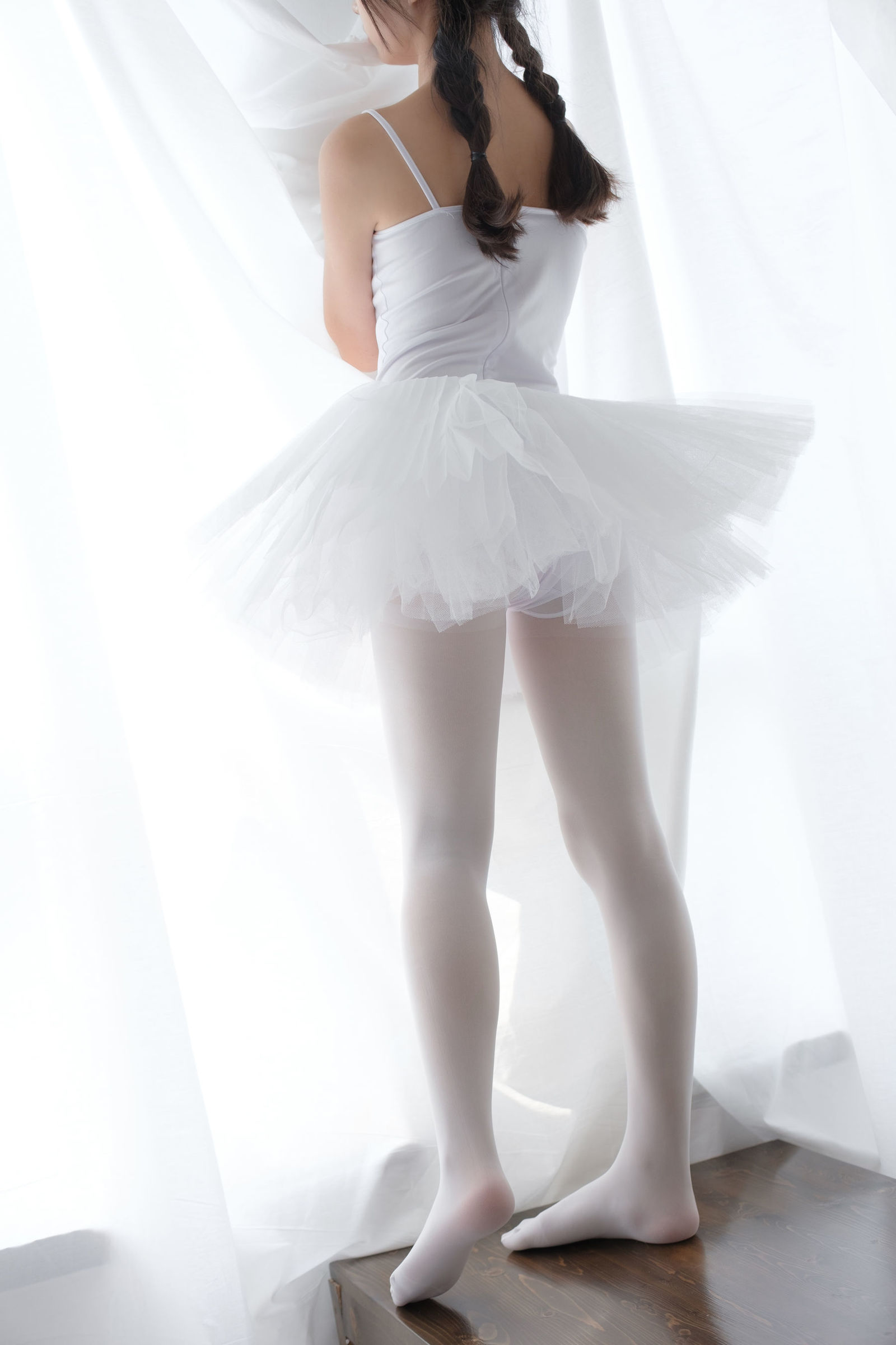 [森萝财团] X-042 白丝萝莉少女 萝莉丝袜写真套图[115](第75页)