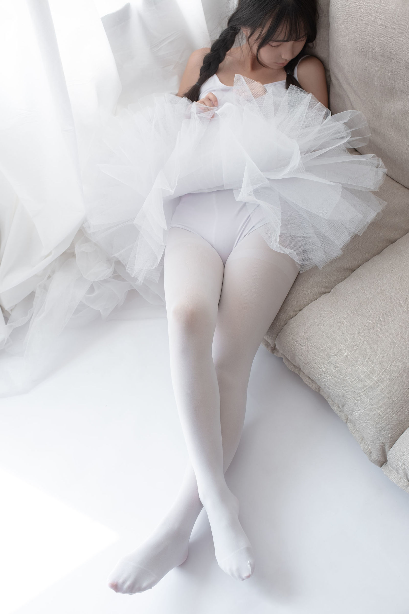 [森萝财团] X-042 白丝萝莉少女 萝莉丝袜写真套图[115](第96页)