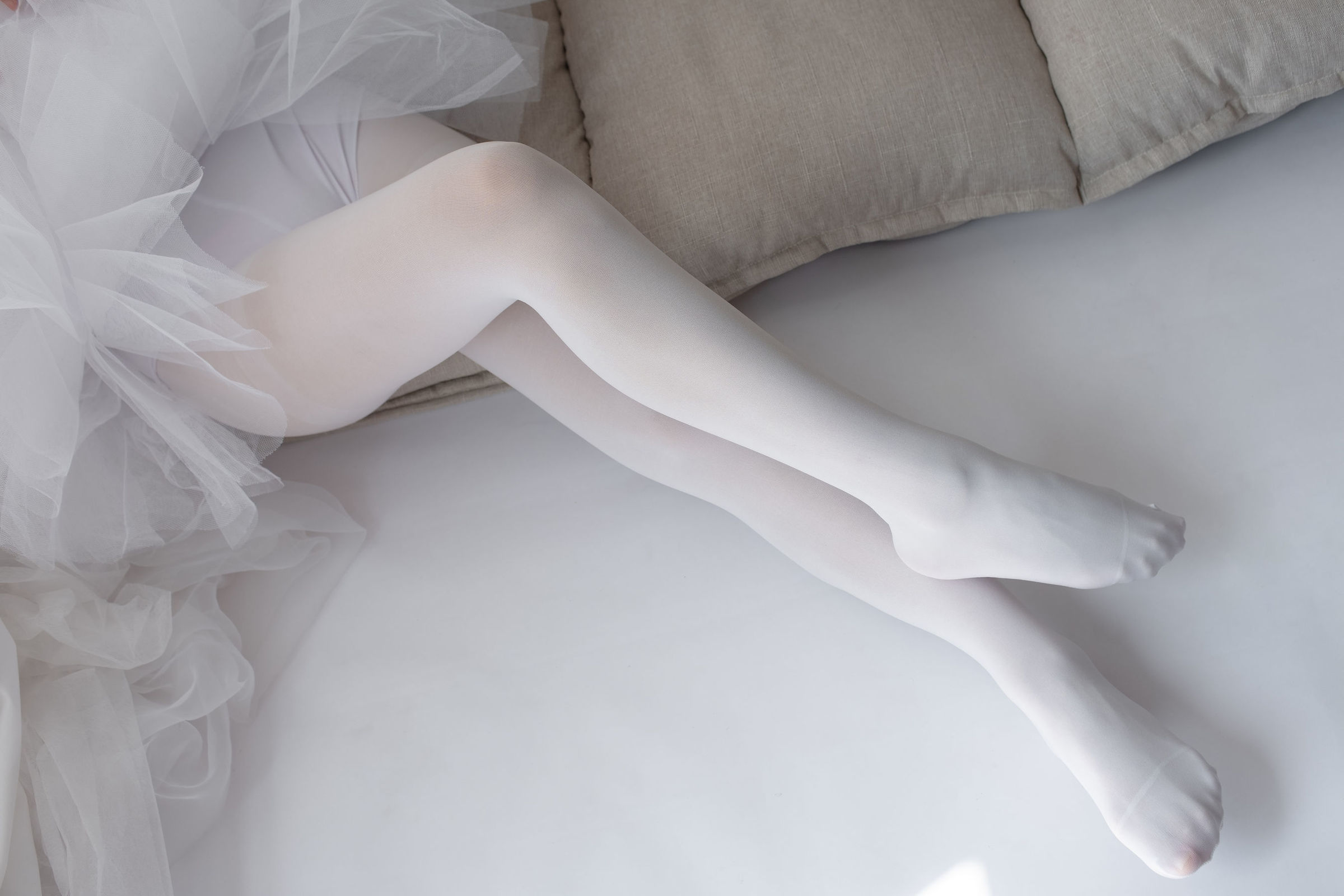 [森萝财团] X-042 白丝萝莉少女 萝莉丝袜写真套图[115](第96页)