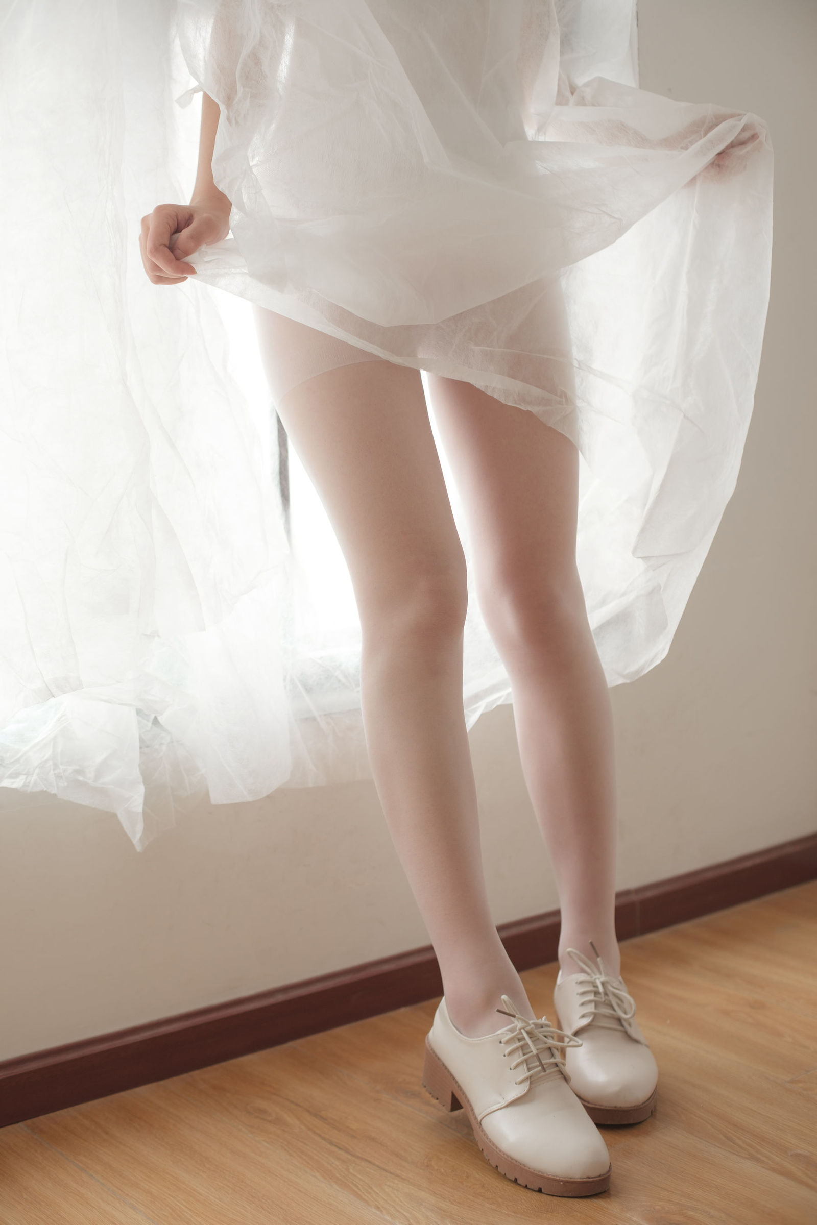 [森萝财团-萝莉丝袜写真] X-022 丝足火腿[89](第76页)