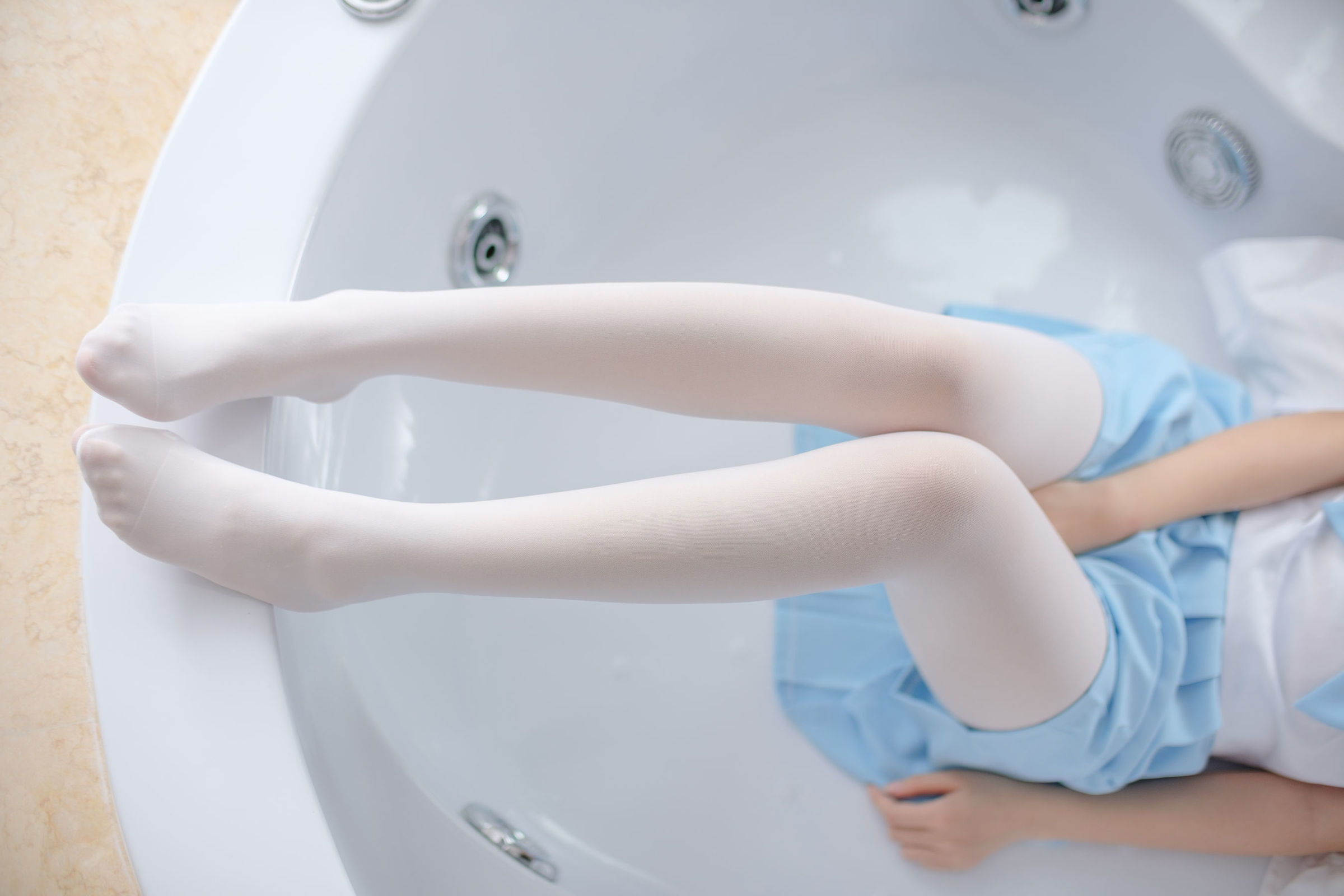 [森萝财团] X-032 JK浴缸戏水 萝莉丝袜写真套图[129](第39页)