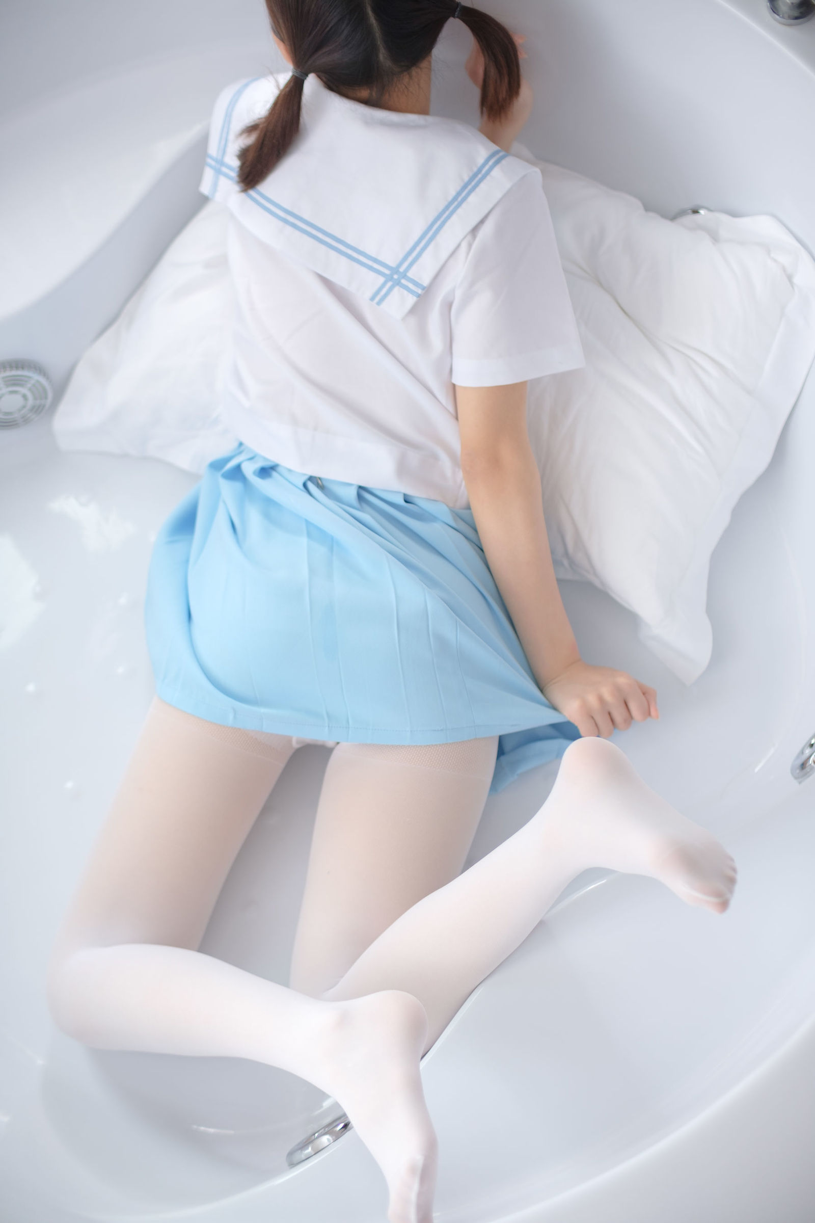 [森萝财团] X-032 JK浴缸戏水 萝莉丝袜写真套图[129](第46页)