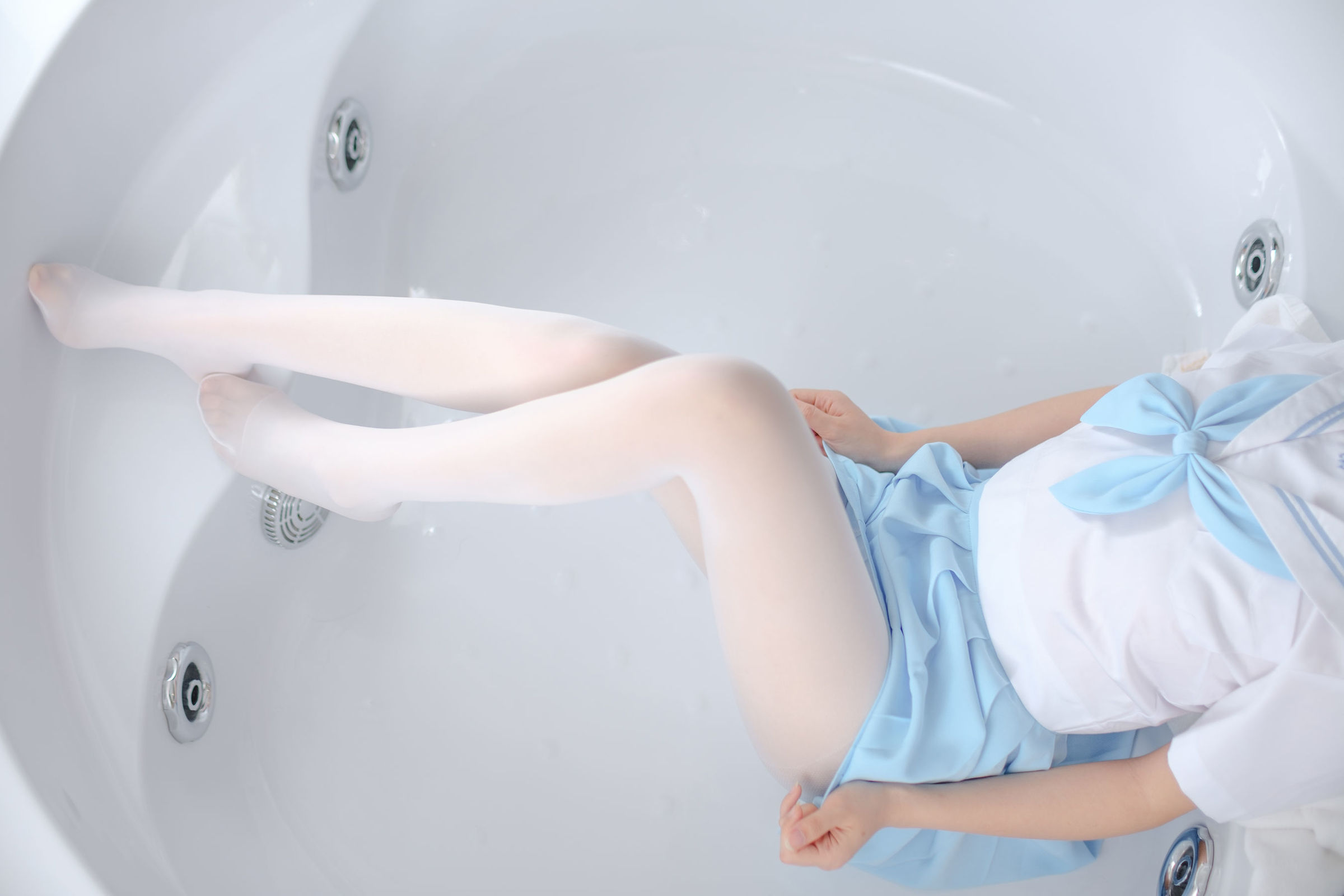 [森萝财团] X-032 JK浴缸戏水 萝莉丝袜写真套图[129](第122页)