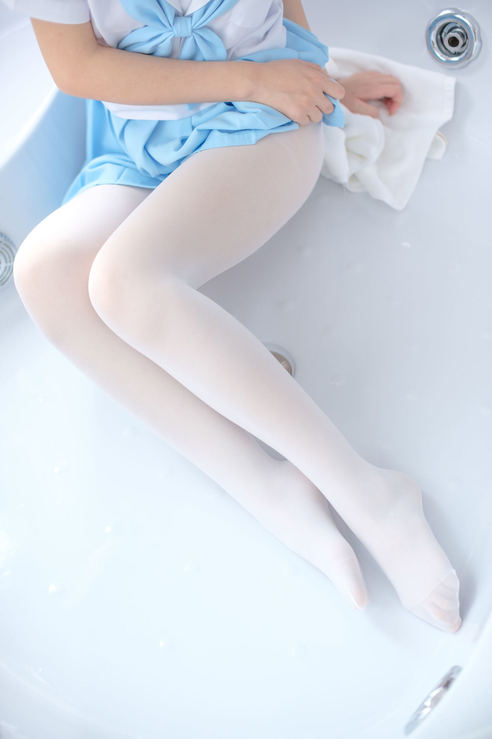 [森萝财团] X-032 JK浴缸戏水 萝莉丝袜写真套图[129](第125页)
