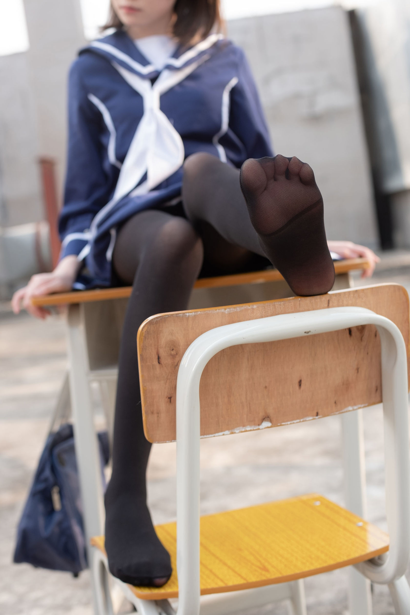 [森萝财团] X-043 天台黑丝水手服 萝莉丝袜写真套图[110](第33页)