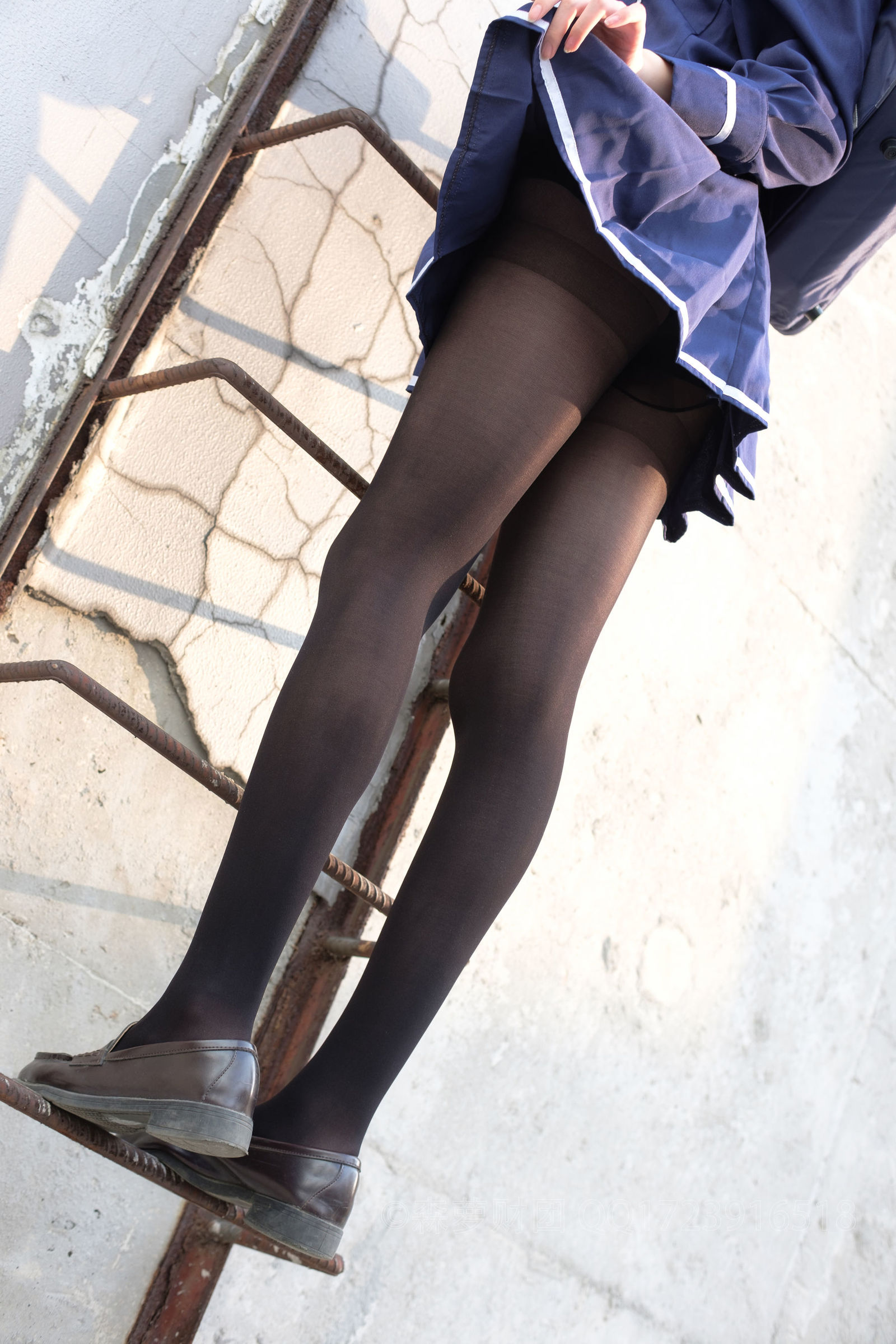 [森萝财团] X-043 天台黑丝水手服 萝莉丝袜写真套图[110](第96页)