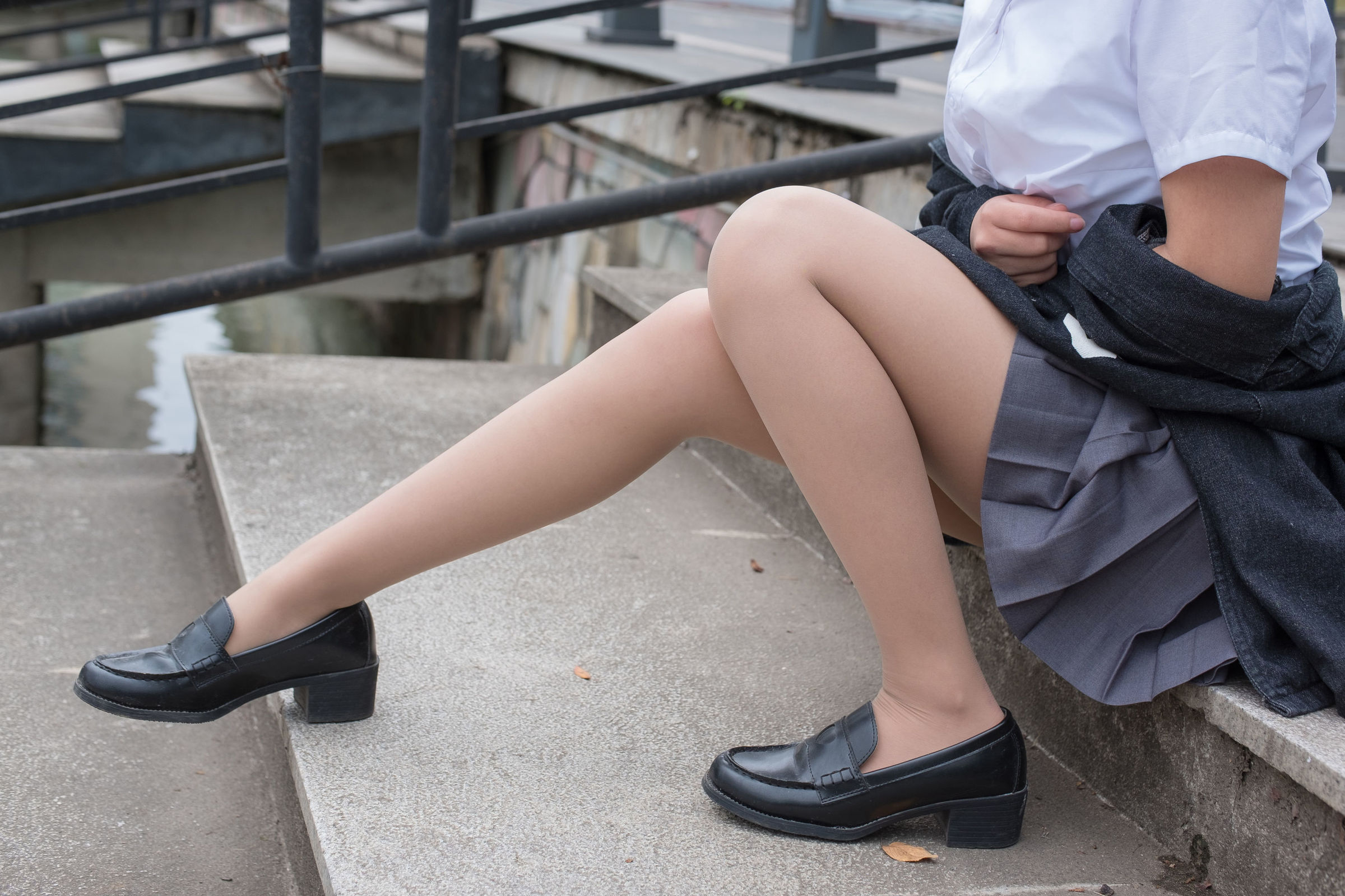 [森萝财团] BETA-008 学妹户外肉丝美足 萝莉丝袜写真套图[87](第14页)