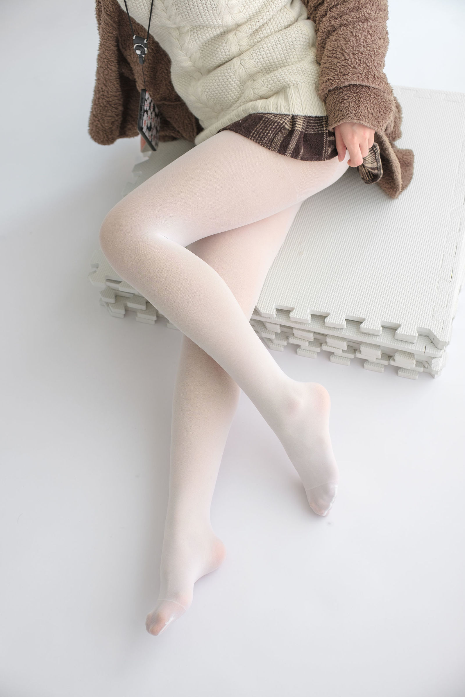 [森萝财团] X-006 忧郁白丝 萝莉丝袜写真套图[99](第25页)