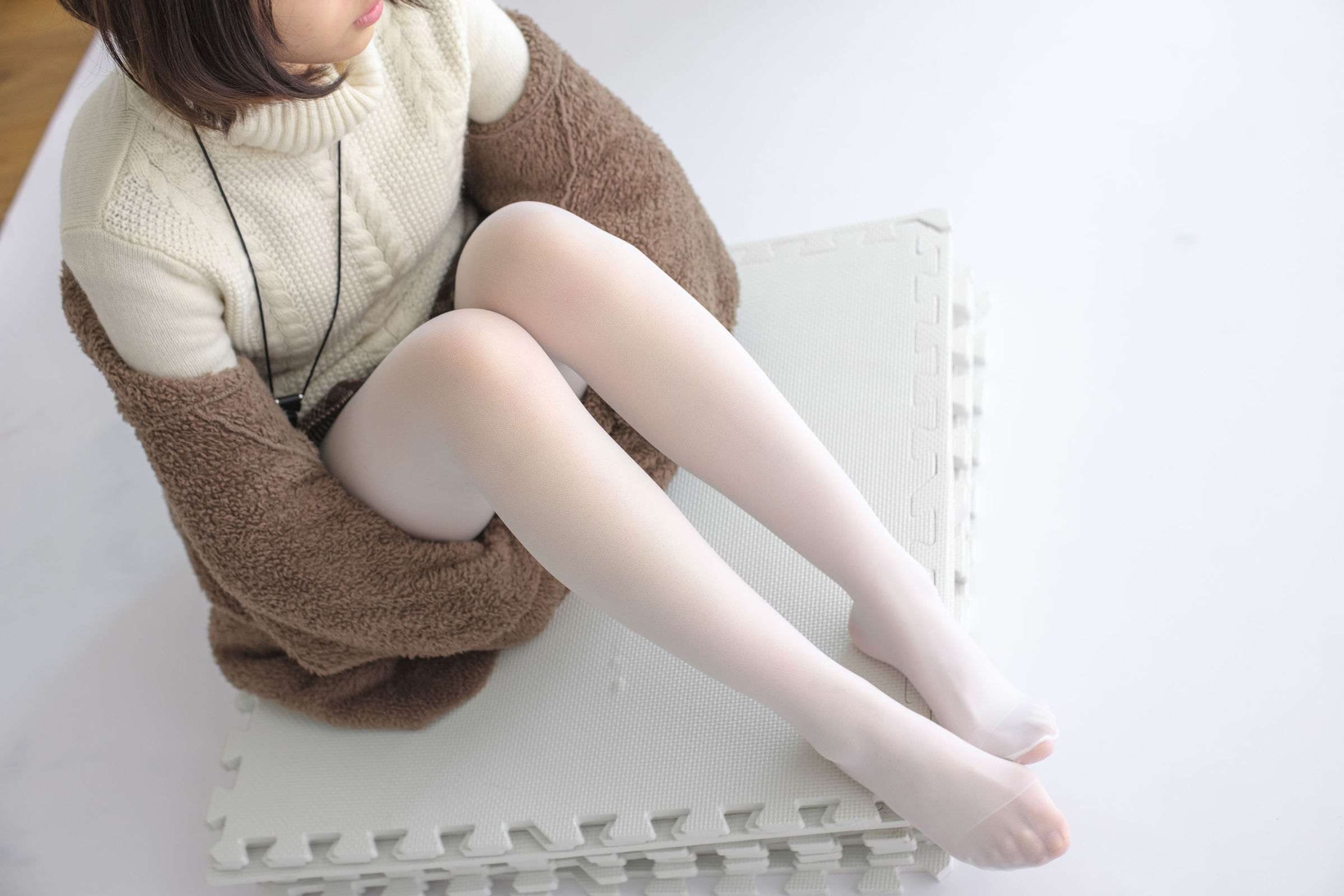 [森萝财团] X-006 忧郁白丝 萝莉丝袜写真套图[99](第31页)