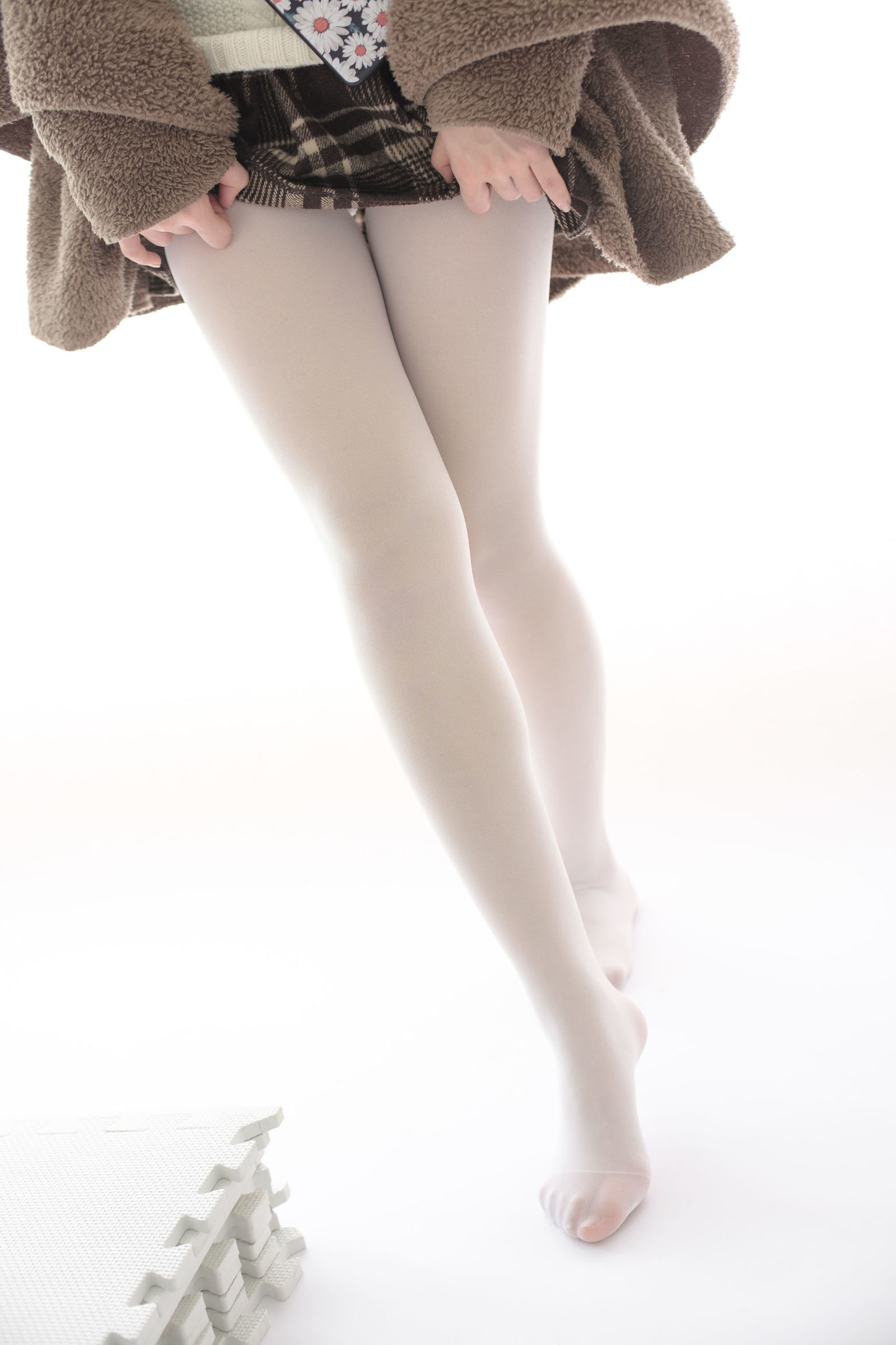 [森萝财团] X-006 忧郁白丝 萝莉丝袜写真套图[99](第37页)