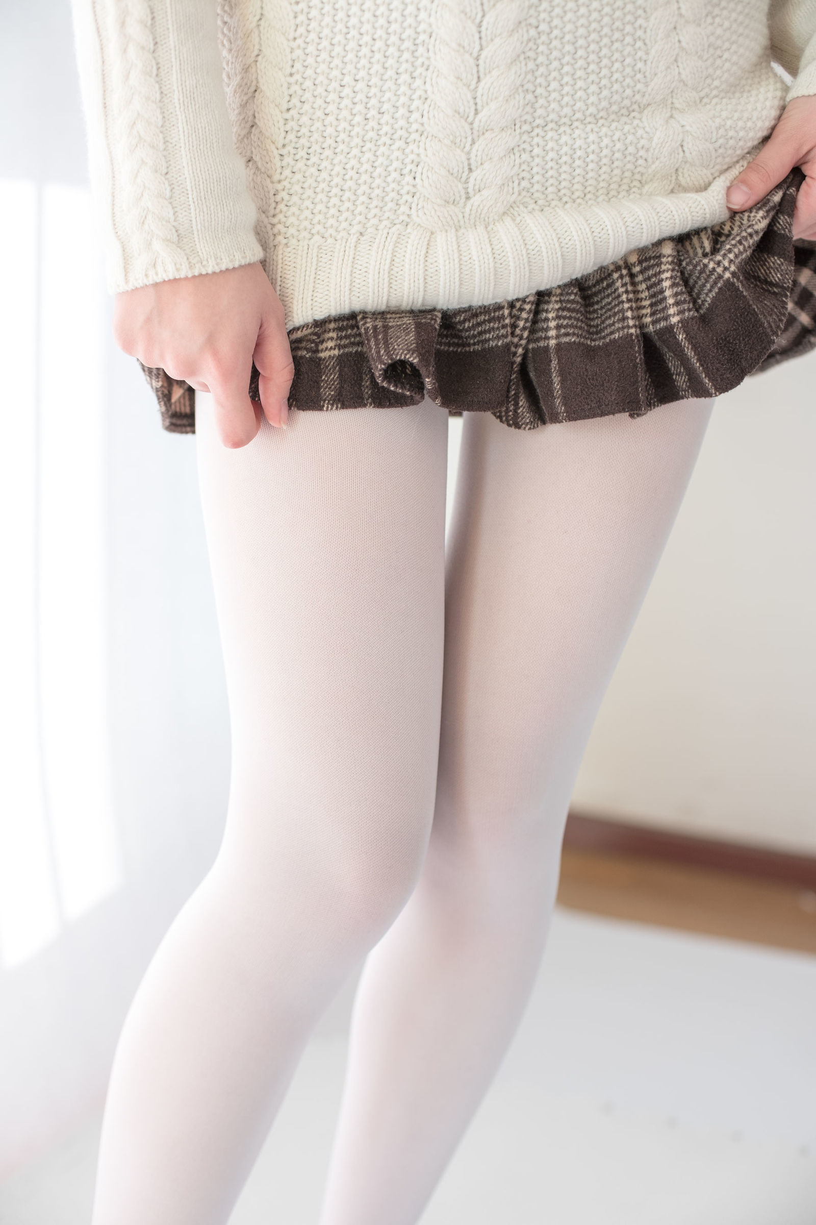 [森萝财团] X-006 忧郁白丝 萝莉丝袜写真套图[99](第80页)