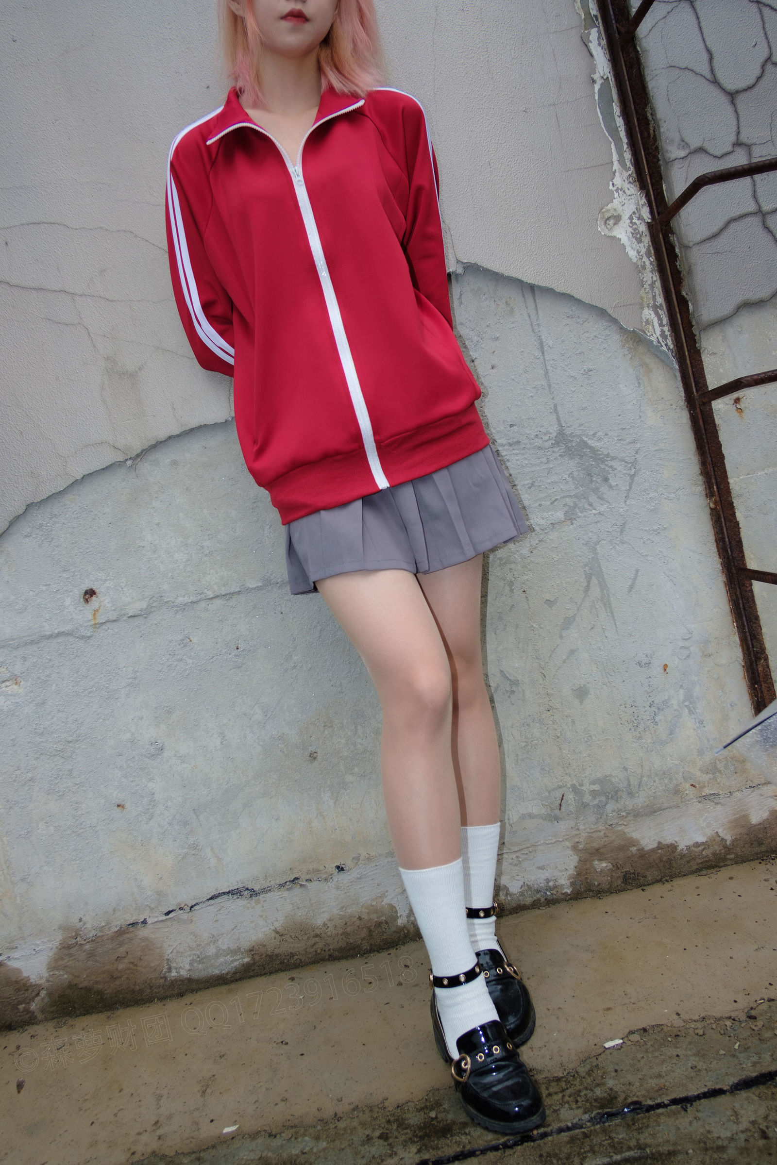 [森萝财团] X-044 红衣少女浴缸玩肉丝 萝莉丝袜写真套图[88](第9页)
