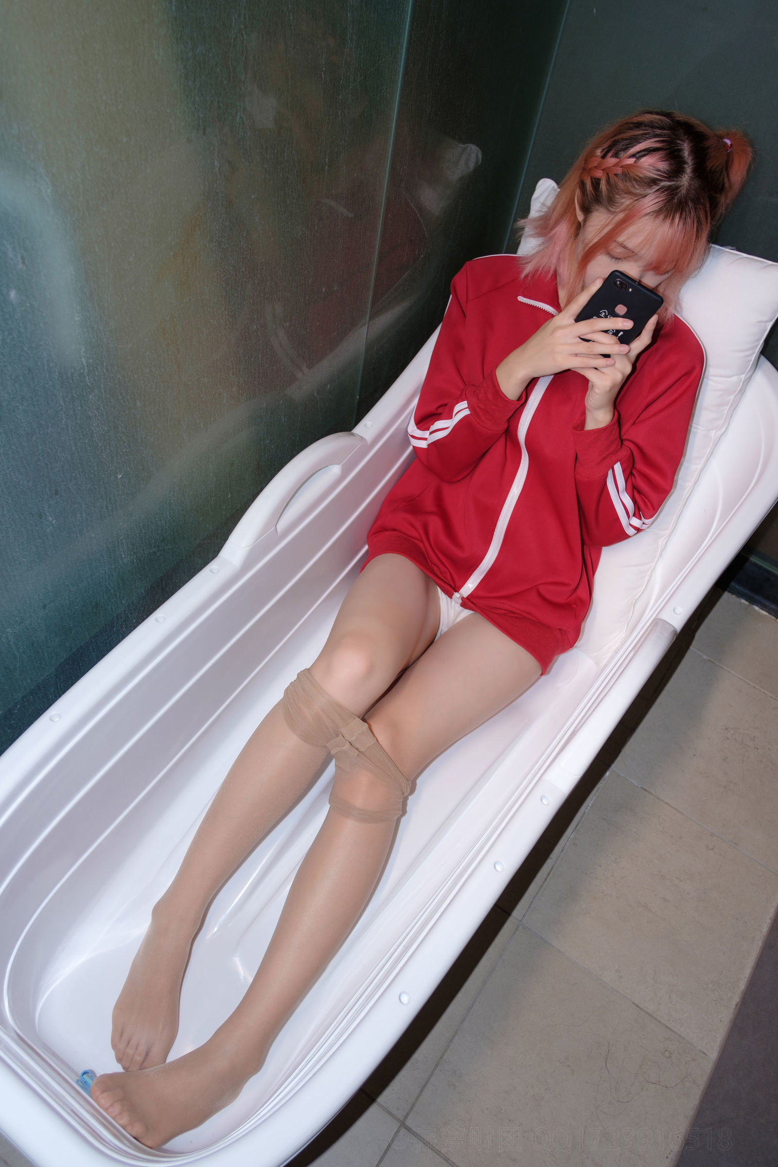 [森萝财团] X-044 红衣少女浴缸玩肉丝 萝莉丝袜写真套图[88](第82页)
