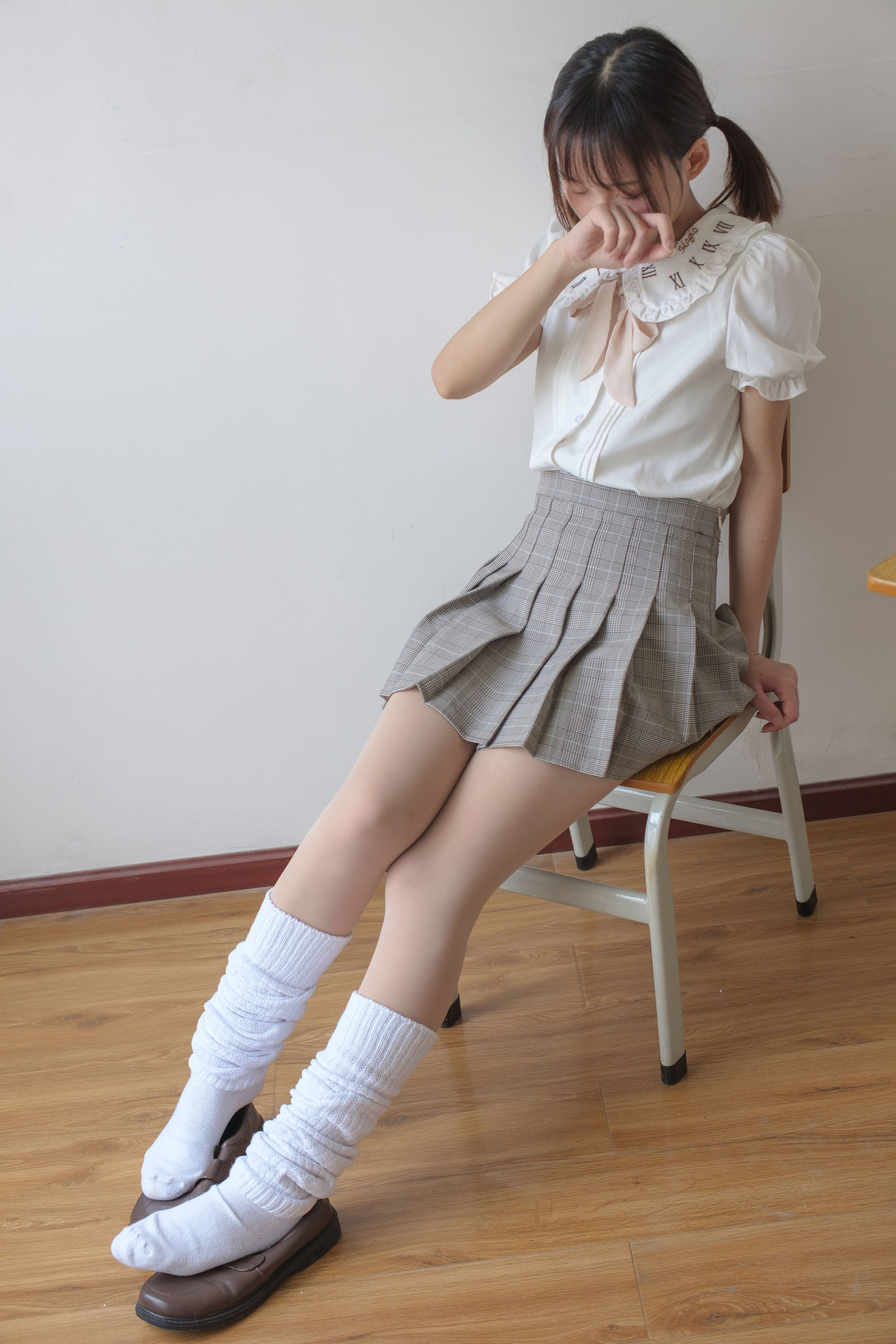 [森萝财团] X-033 肉丝白厚棉袜 萝莉丝袜写真套图[102](第17页)