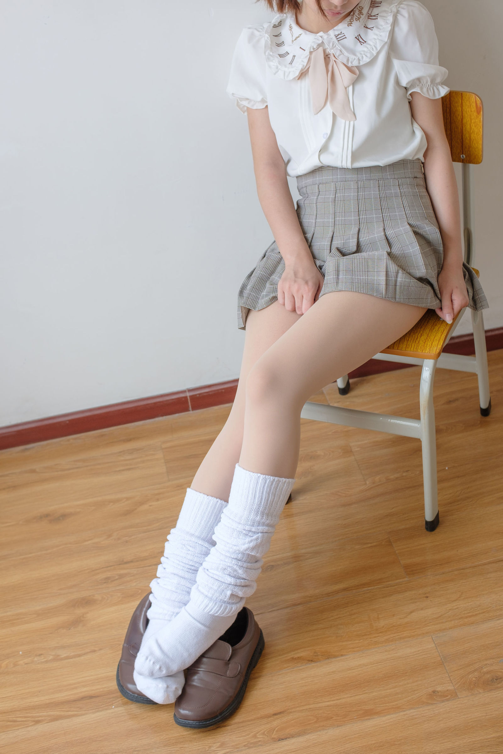 [森萝财团] X-033 肉丝白厚棉袜 萝莉丝袜写真套图[102](第21页)