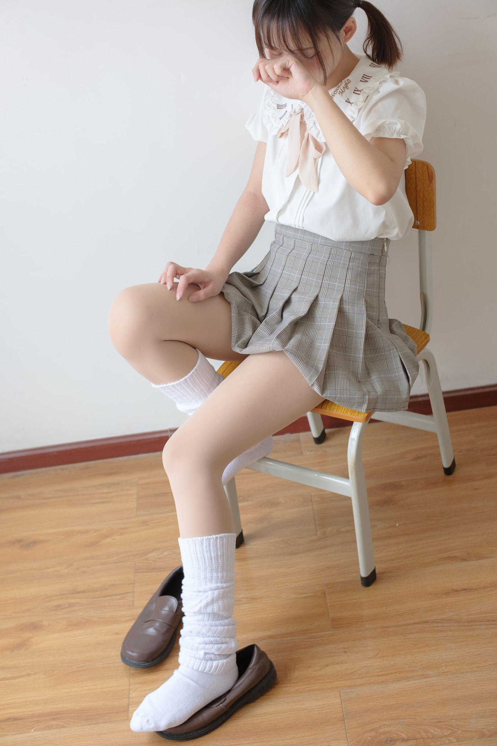 [森萝财团] X-033 肉丝白厚棉袜 萝莉丝袜写真套图[102](第26页)