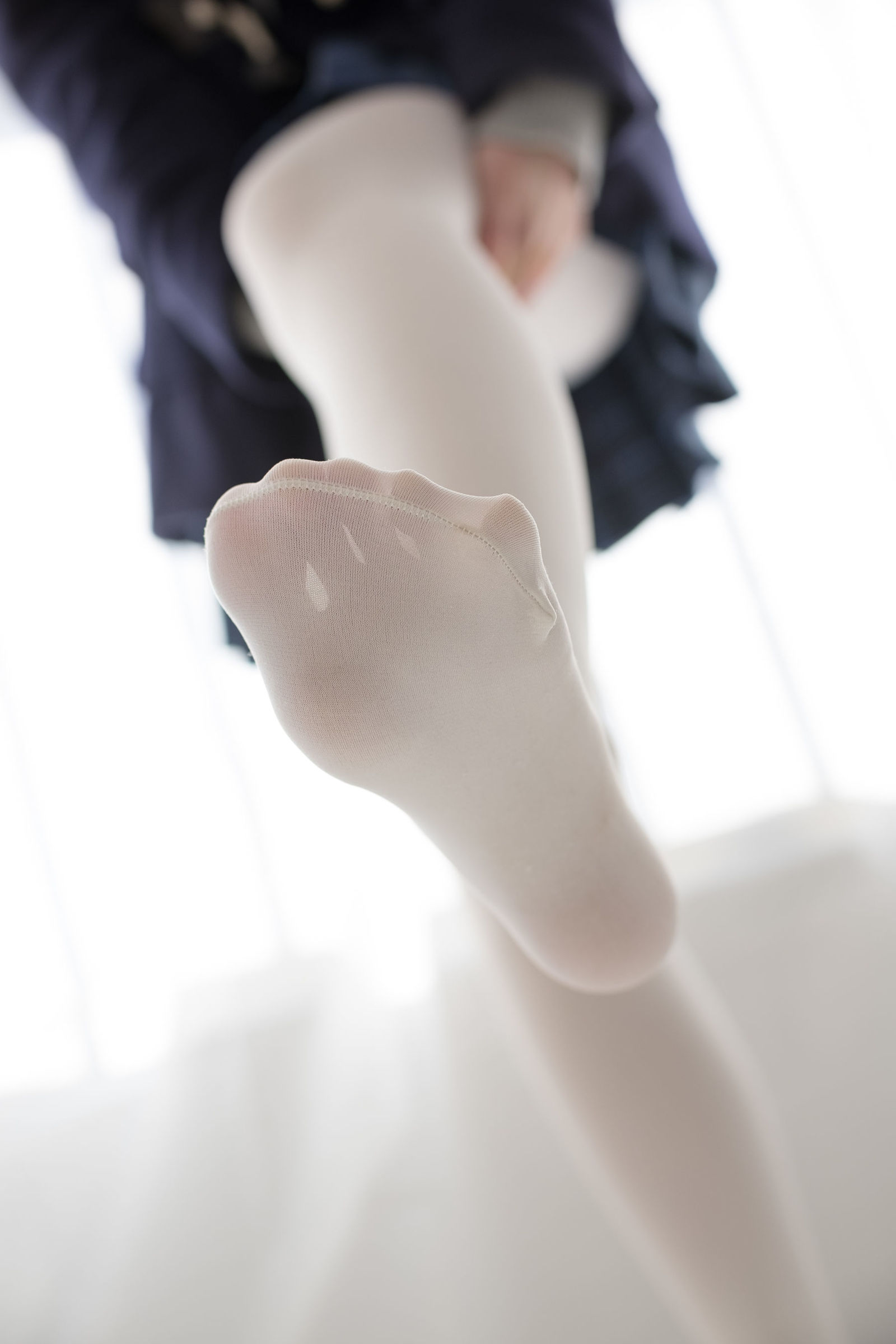 [森萝财团] R15-047 心中的白丝 萝莉丝袜写真套图[114](第26页)