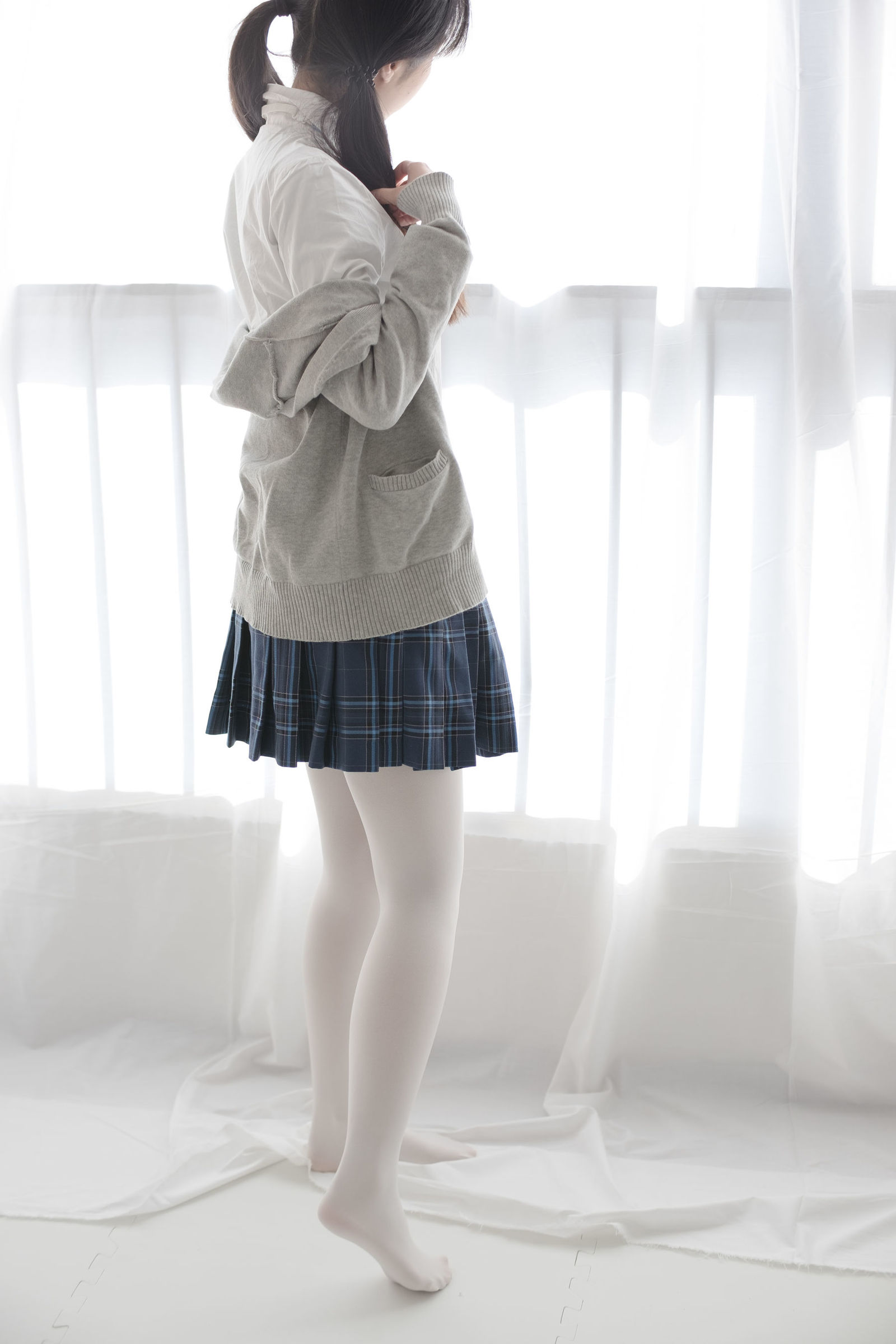 [森萝财团] R15-047 心中的白丝 萝莉丝袜写真套图[114](第36页)