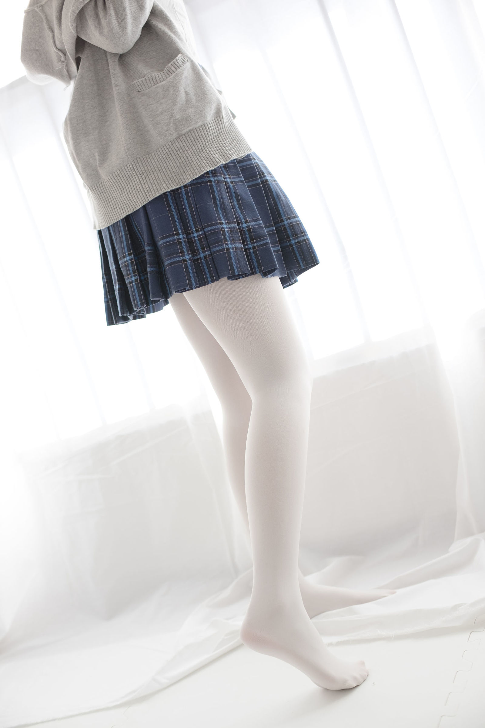 [森萝财团] R15-047 心中的白丝 萝莉丝袜写真套图[114](第37页)