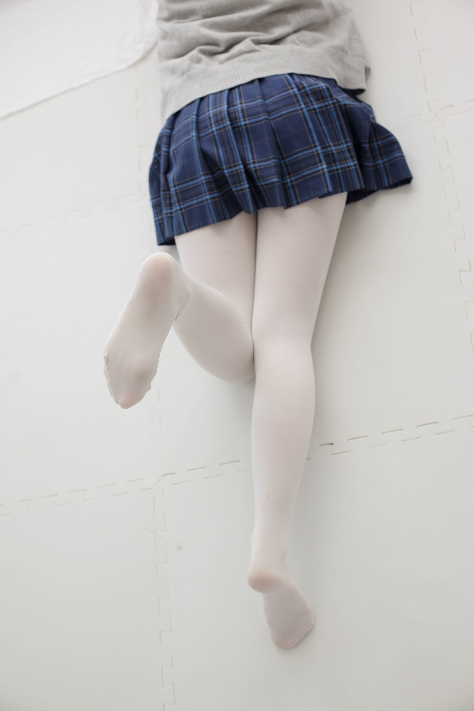 [森萝财团] R15-047 心中的白丝 萝莉丝袜写真套图[114](第60页)