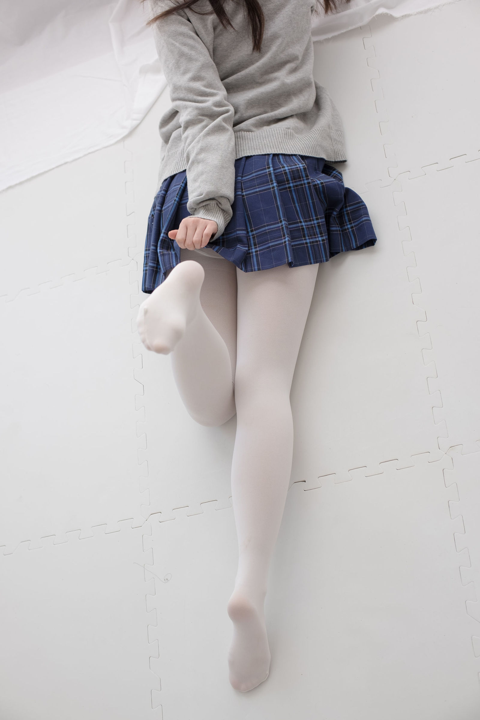 [森萝财团] R15-047 心中的白丝 萝莉丝袜写真套图[114](第61页)